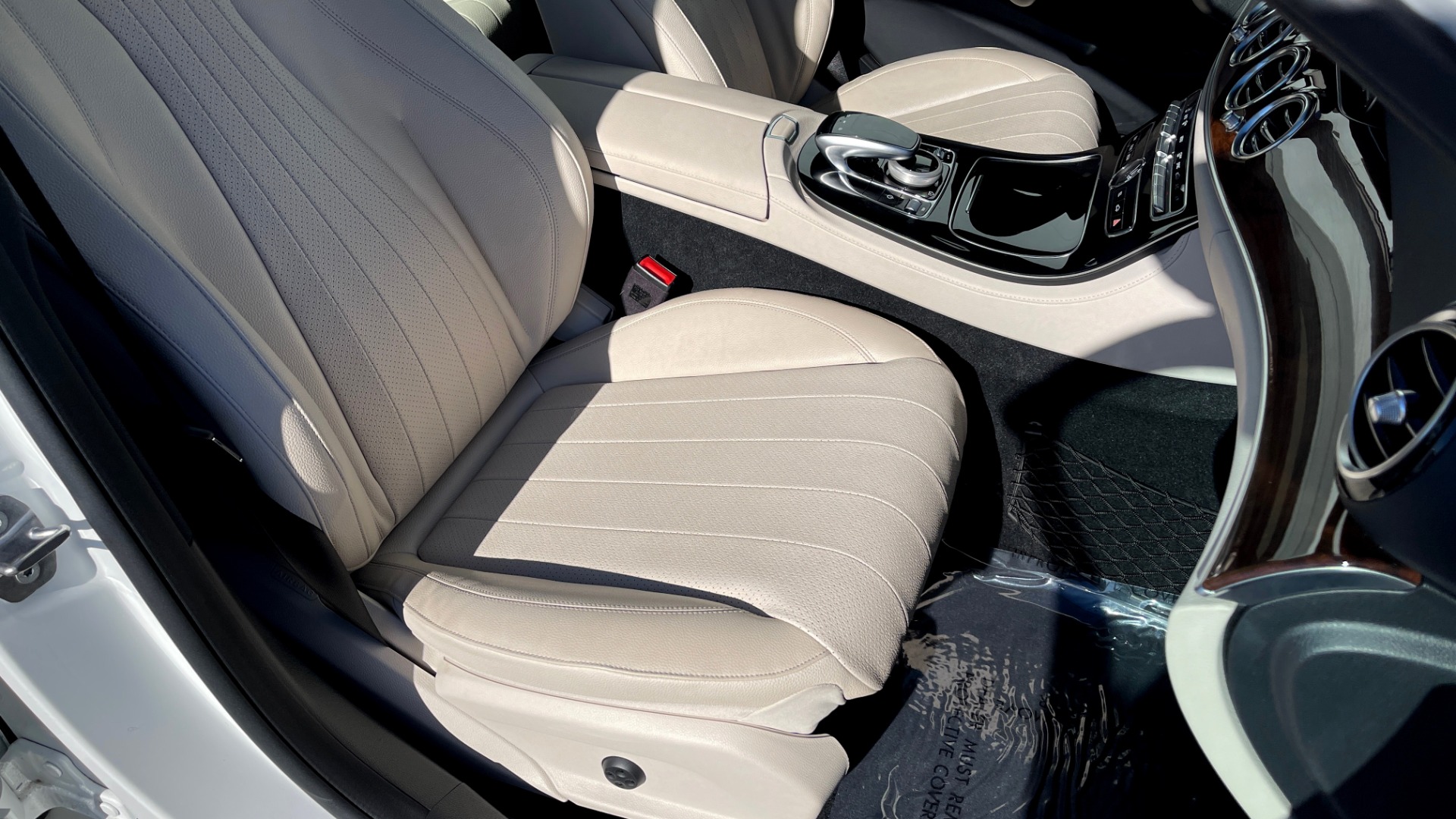 Used 2018 Mercedes-Benz E-CLASS E 300 2.0L SEDAN / RWD / 9-SPD AUTO / BLIND SPOT ASSIST / REARVIEW for sale $41,999 at Formula Imports in Charlotte NC 28227 58
