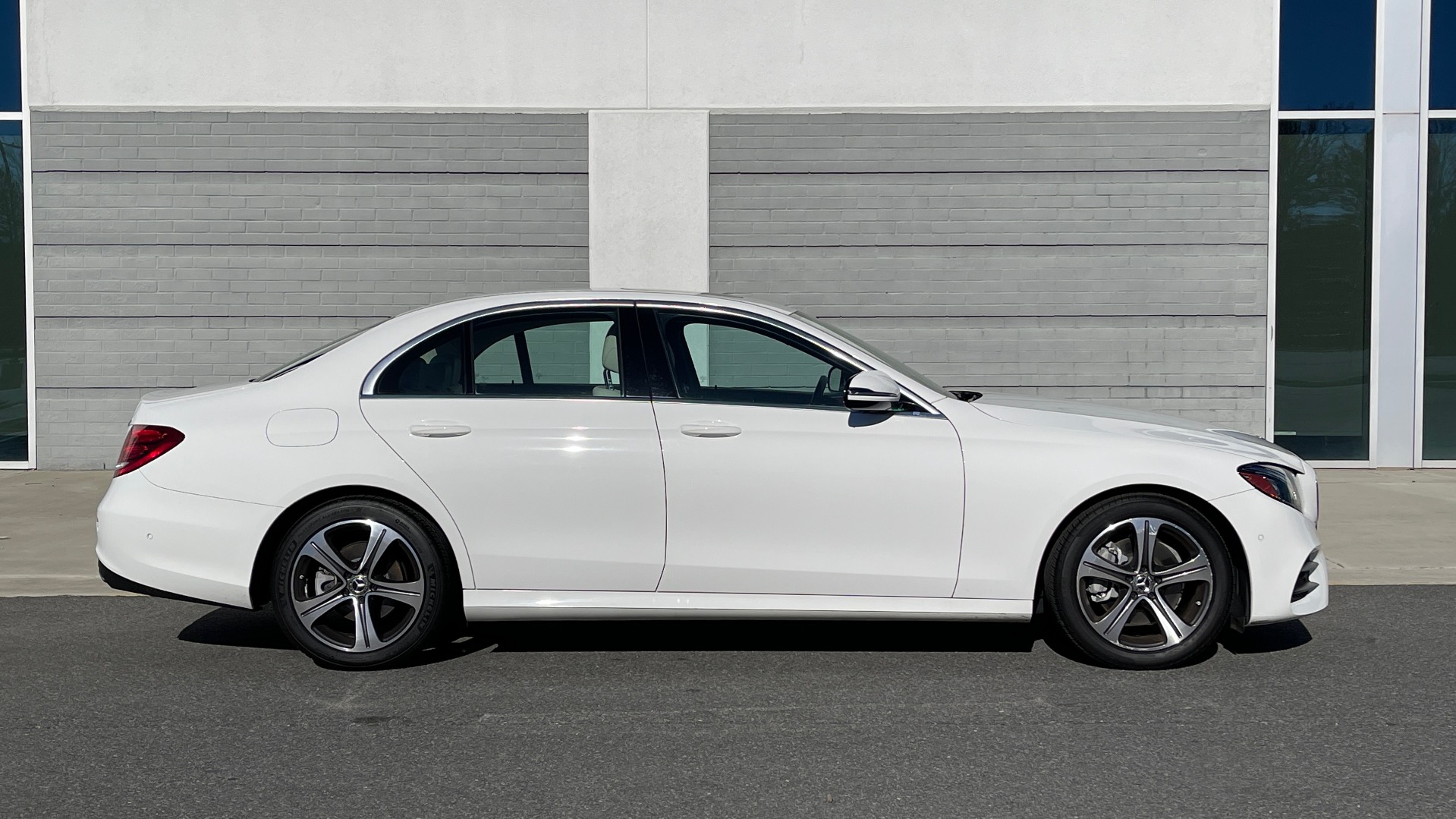 Used 2018 Mercedes-Benz E-CLASS E 300 2.0L SEDAN / RWD / 9-SPD AUTO / BLIND SPOT ASSIST / REARVIEW for sale $41,999 at Formula Imports in Charlotte NC 28227 6