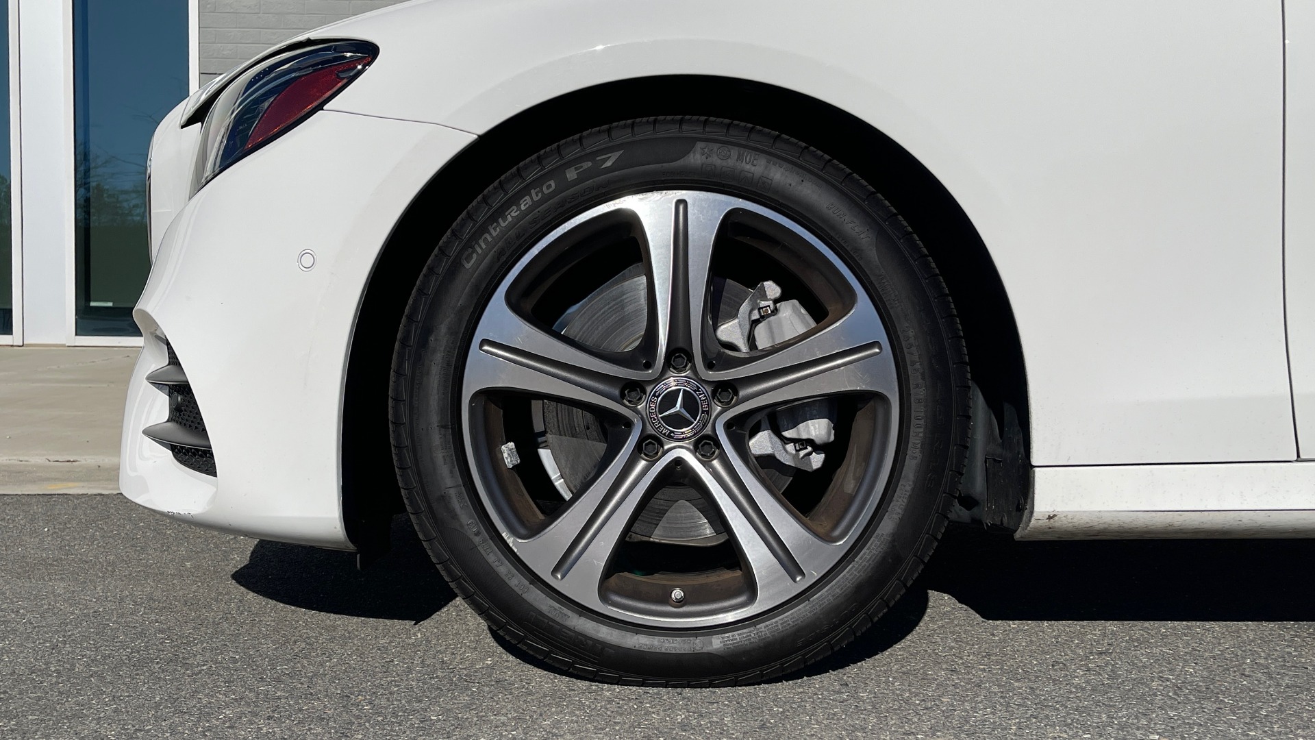 Used 2018 Mercedes-Benz E-CLASS E 300 2.0L SEDAN / RWD / 9-SPD AUTO / BLIND SPOT ASSIST / REARVIEW for sale $41,999 at Formula Imports in Charlotte NC 28227 60