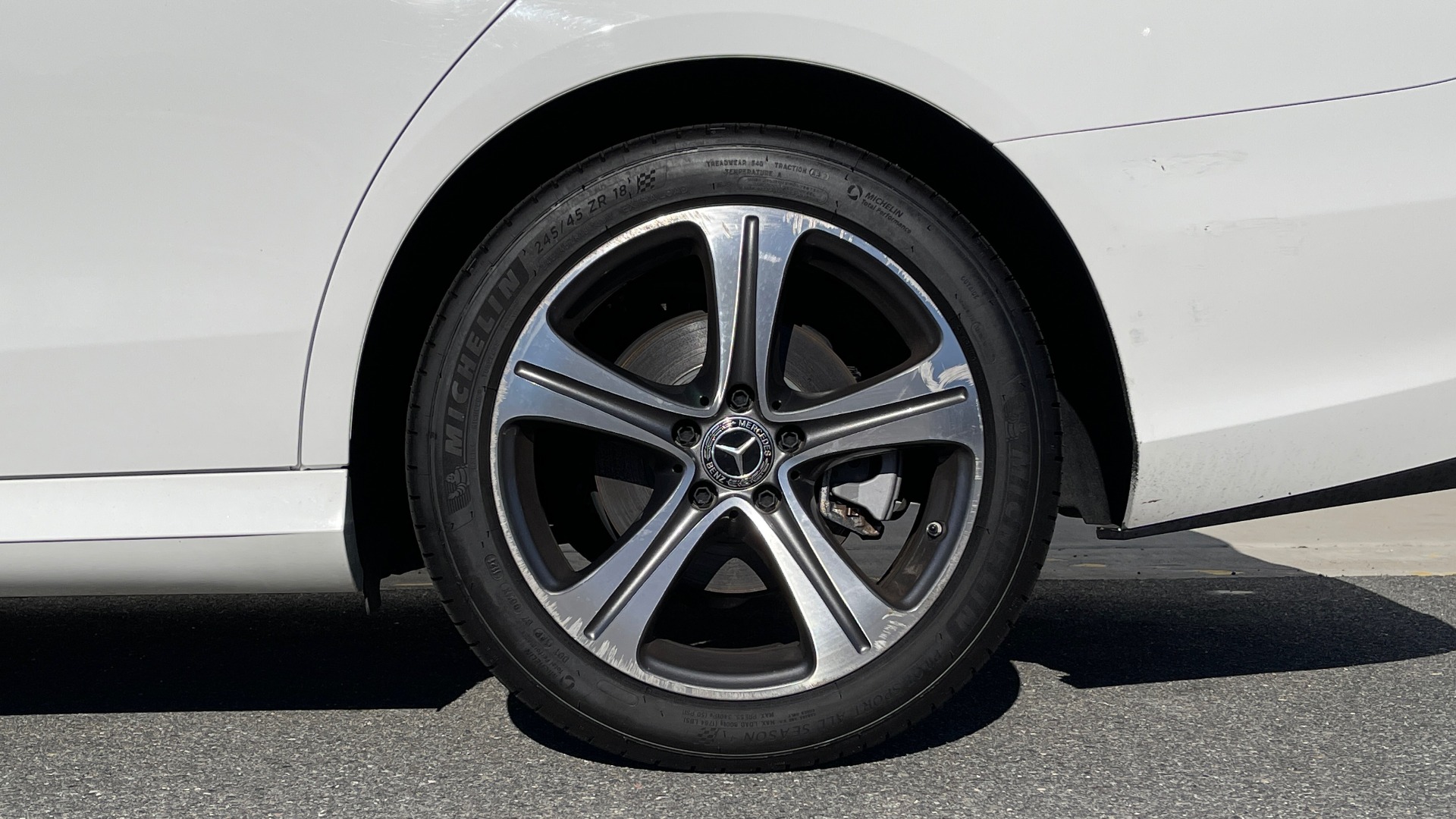 Used 2018 Mercedes-Benz E-CLASS E 300 2.0L SEDAN / RWD / 9-SPD AUTO / BLIND SPOT ASSIST / REARVIEW for sale $41,999 at Formula Imports in Charlotte NC 28227 61