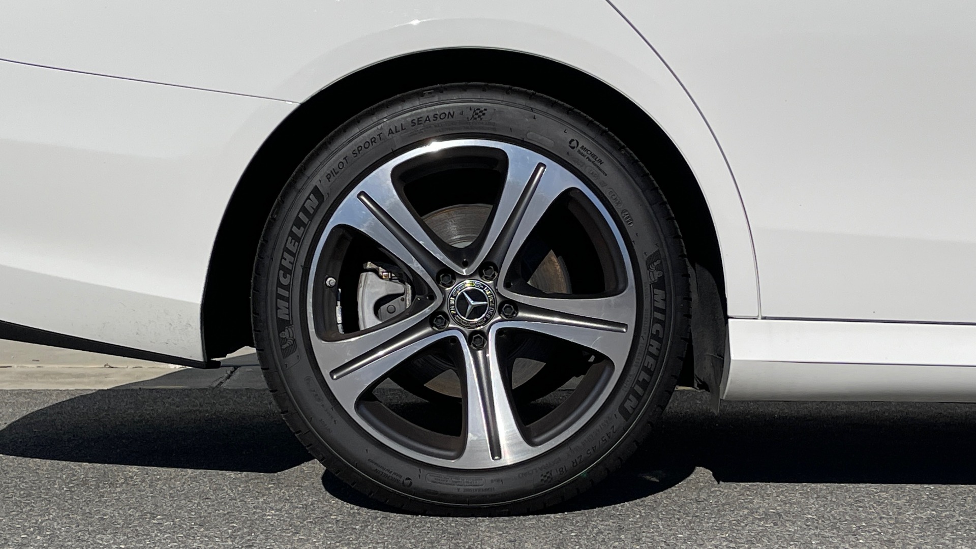 Used 2018 Mercedes-Benz E-CLASS E 300 2.0L SEDAN / RWD / 9-SPD AUTO / BLIND SPOT ASSIST / REARVIEW for sale $41,999 at Formula Imports in Charlotte NC 28227 62