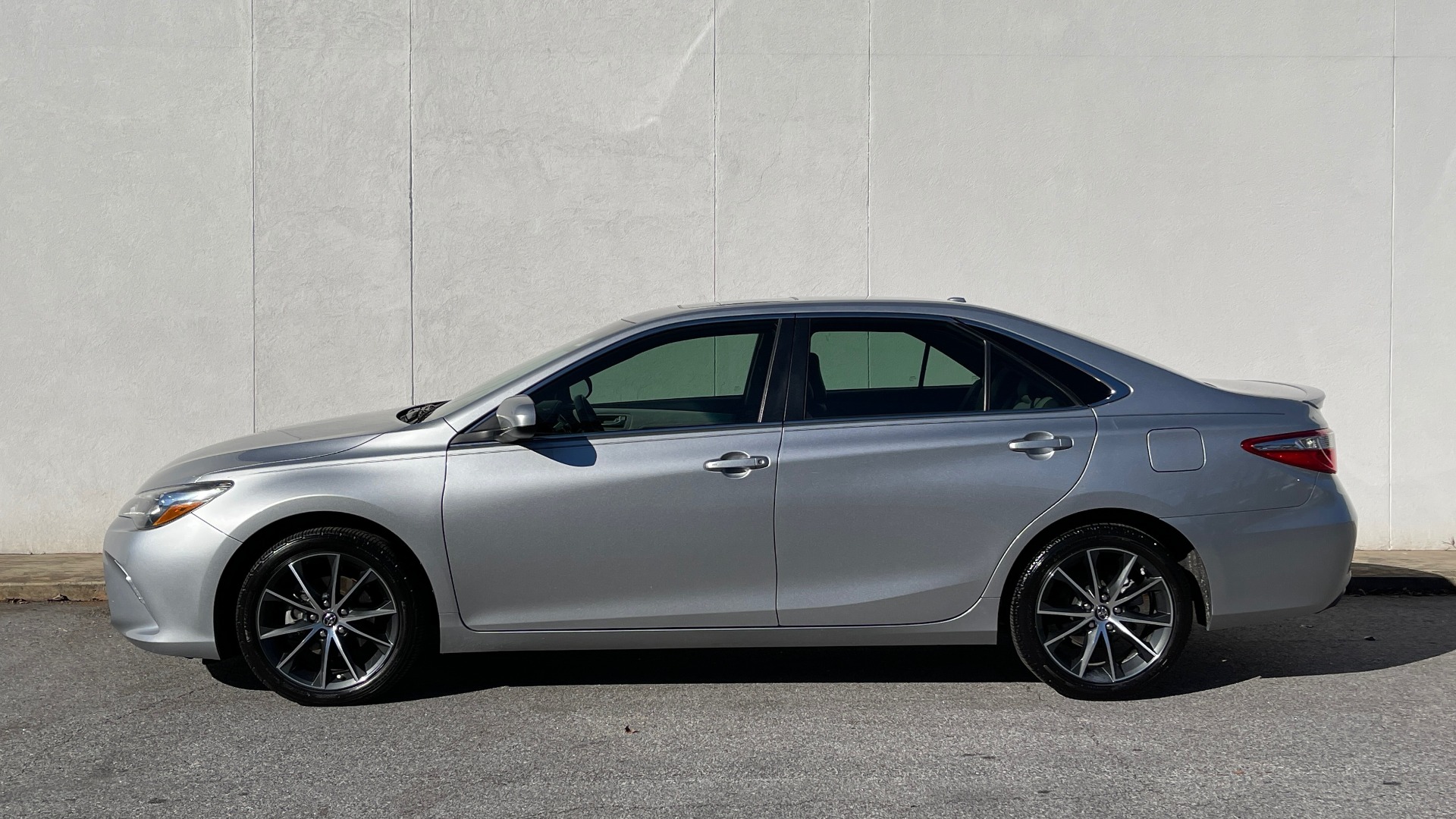 Used 2017 Toyota Camry XSE for sale Sold at Formula Imports in Charlotte NC 28227 3