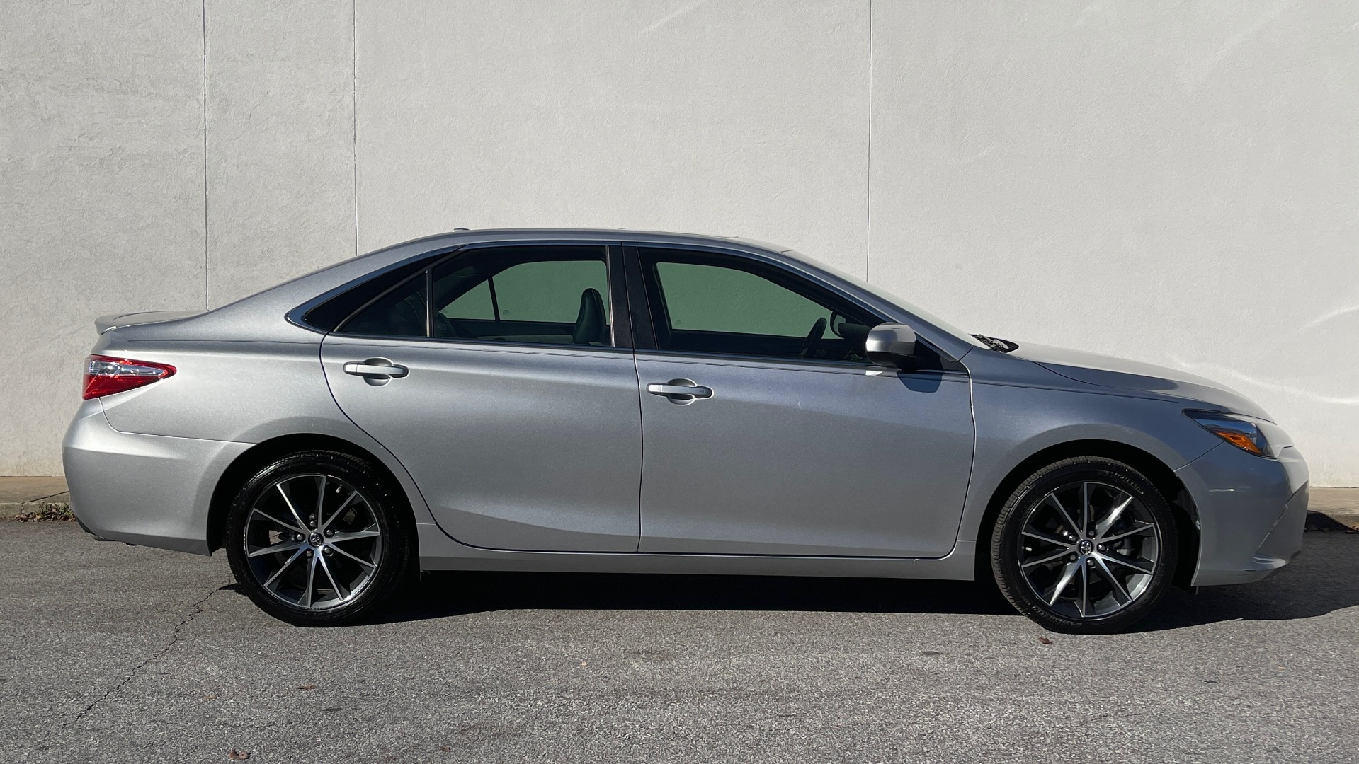 Used 2017 Toyota Camry XSE for sale Sold at Formula Imports in Charlotte NC 28227 7