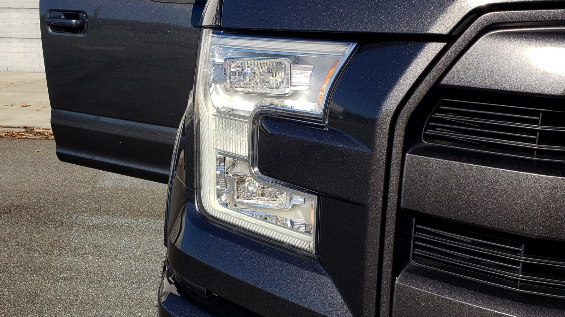 Used 2017 Ford F-150 LARIAT 4X4 SUPERCREW / 3.5L ECOBOOST / 10-SPD AUTO / NAV / SONY / REARVIEW for sale Sold at Formula Imports in Charlotte NC 28227 26