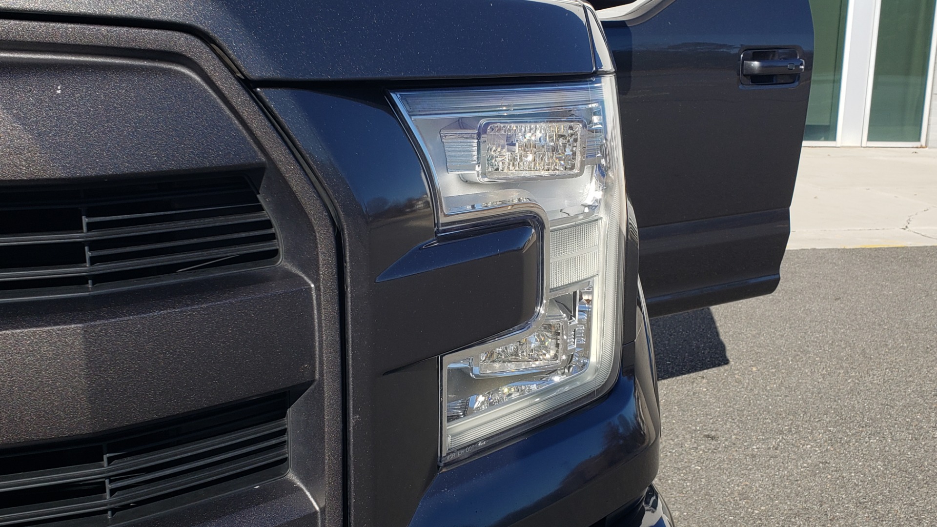 Used 2017 Ford F-150 LARIAT 4X4 SUPERCREW / 3.5L ECOBOOST / 10-SPD AUTO / NAV / SONY / REARVIEW for sale Sold at Formula Imports in Charlotte NC 28227 27