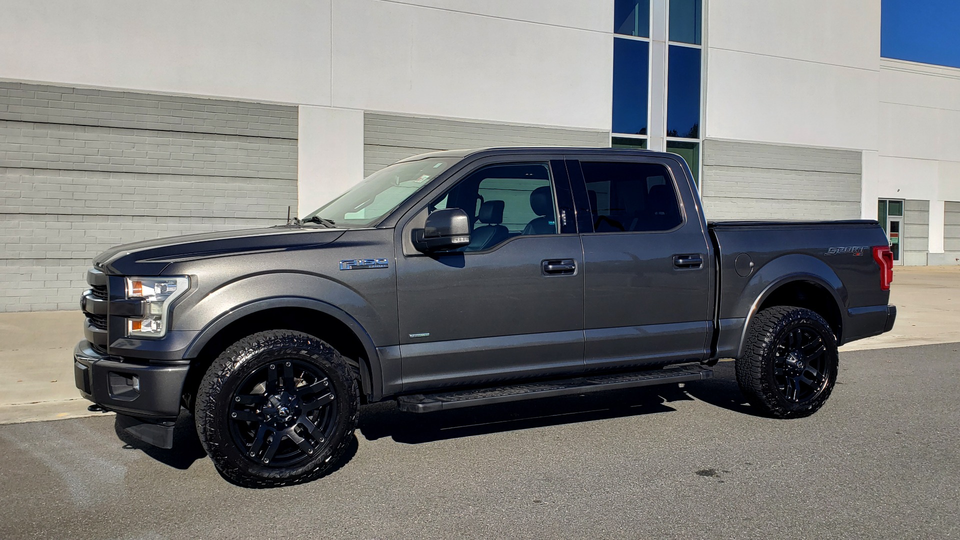 Used 2017 Ford F-150 LARIAT 4X4 SUPERCREW / 3.5L ECOBOOST / 10-SPD AUTO / NAV / SONY / REARVIEW for sale Sold at Formula Imports in Charlotte NC 28227 3