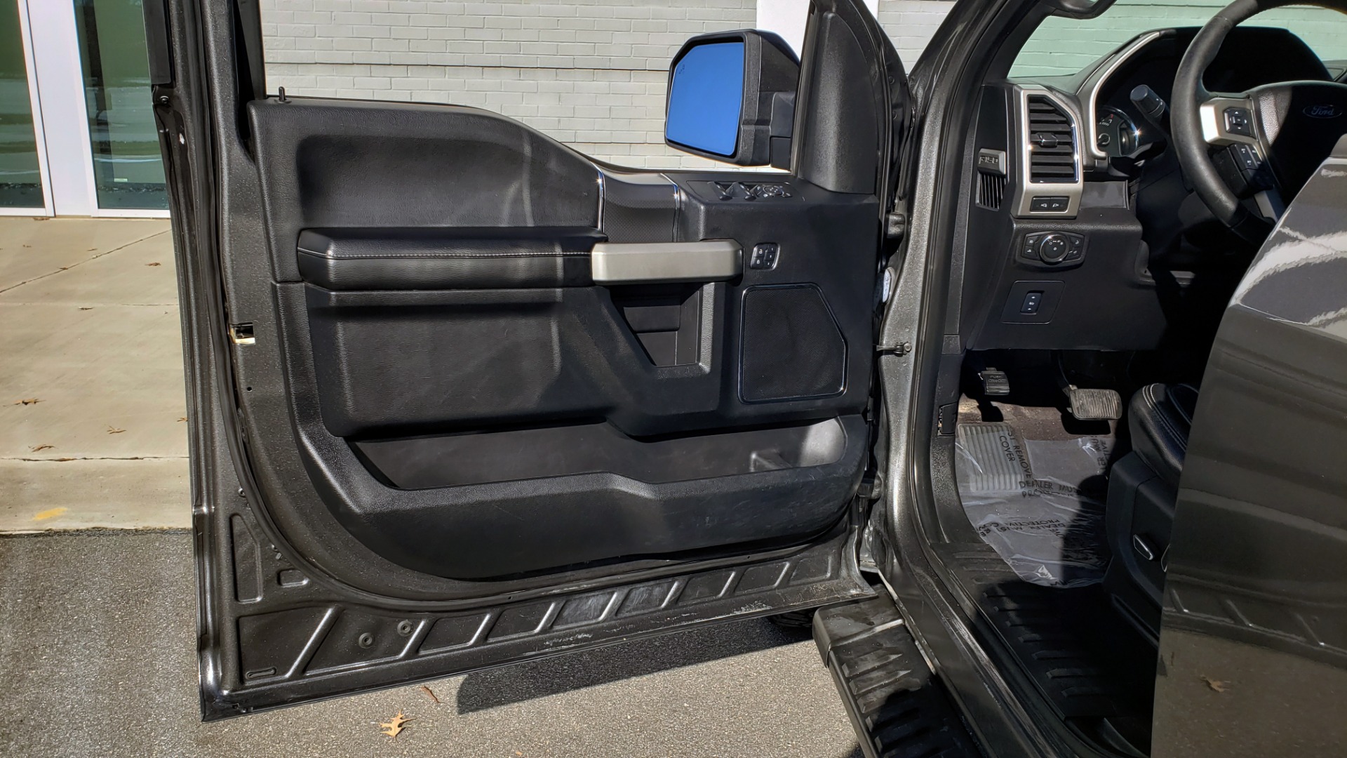 Used 2017 Ford F-150 LARIAT 4X4 SUPERCREW / 3.5L ECOBOOST / 10-SPD AUTO / NAV / SONY / REARVIEW for sale Sold at Formula Imports in Charlotte NC 28227 38
