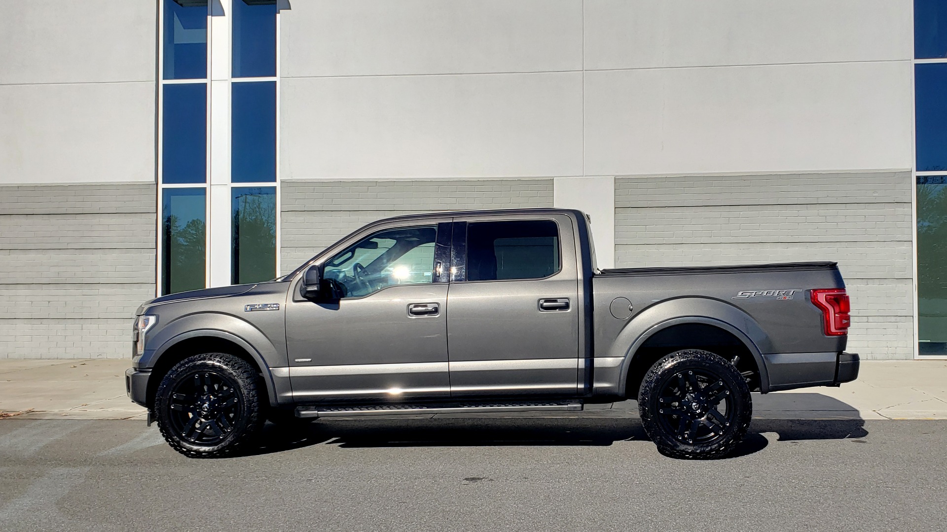 Used 2017 Ford F-150 LARIAT 4X4 SUPERCREW / 3.5L ECOBOOST / 10-SPD AUTO / NAV / SONY / REARVIEW for sale Sold at Formula Imports in Charlotte NC 28227 4