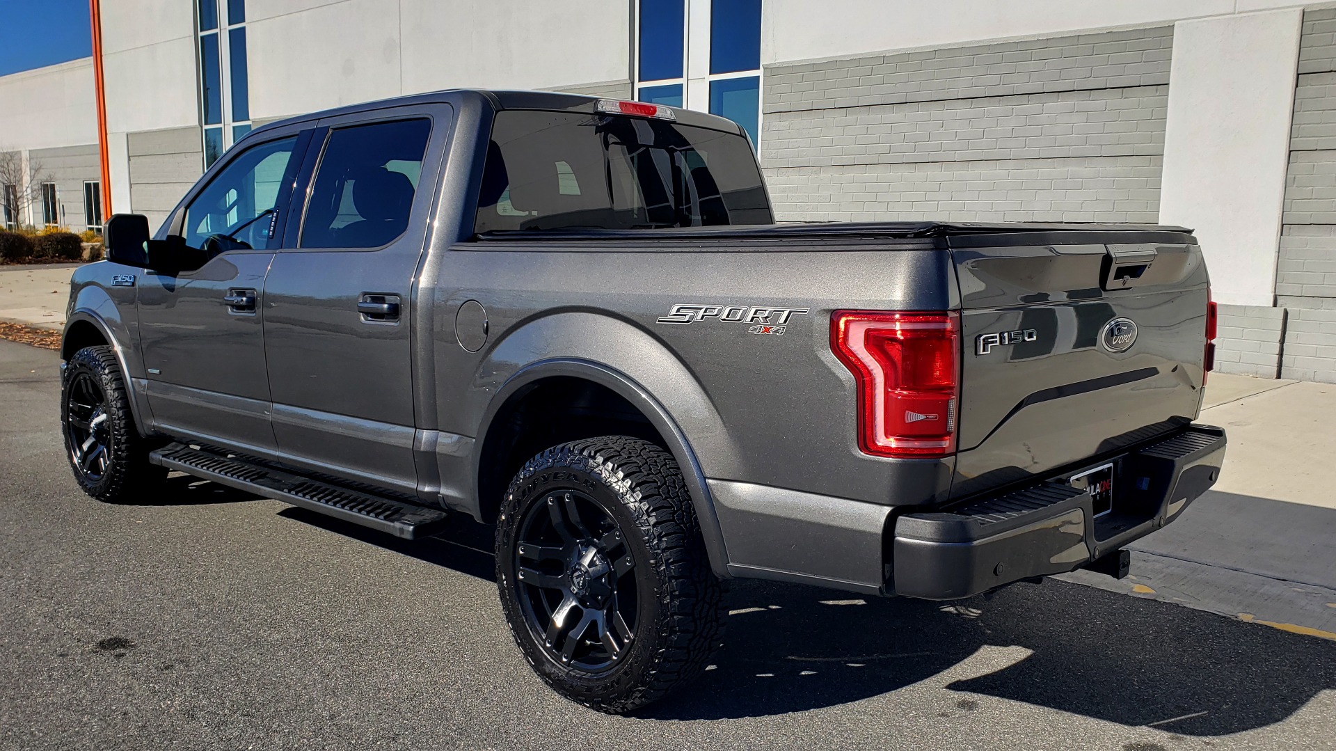 Used 2017 Ford F-150 LARIAT 4X4 SUPERCREW / 3.5L ECOBOOST / 10-SPD AUTO / NAV / SONY / REARVIEW for sale Sold at Formula Imports in Charlotte NC 28227 5