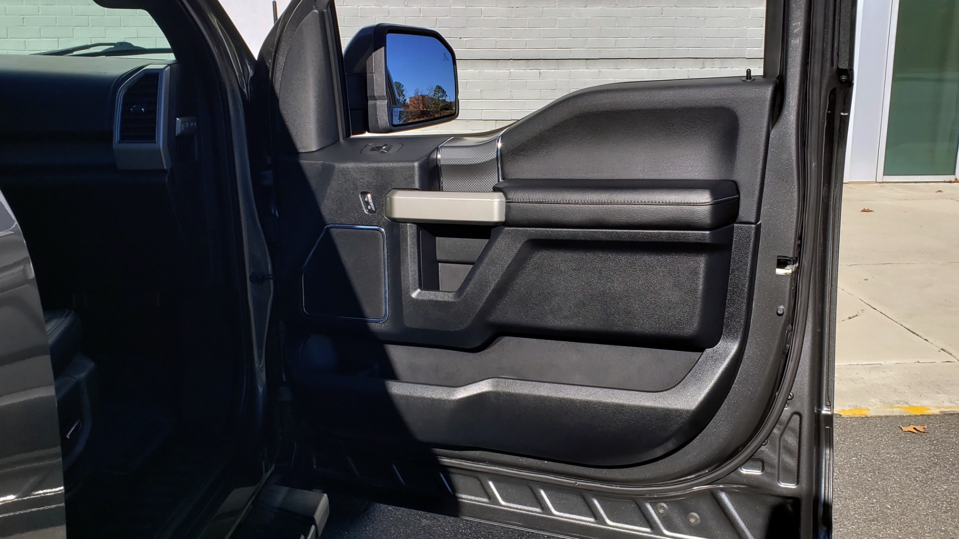 Used 2017 Ford F-150 LARIAT 4X4 SUPERCREW / 3.5L ECOBOOST / 10-SPD AUTO / NAV / SONY / REARVIEW for sale Sold at Formula Imports in Charlotte NC 28227 65