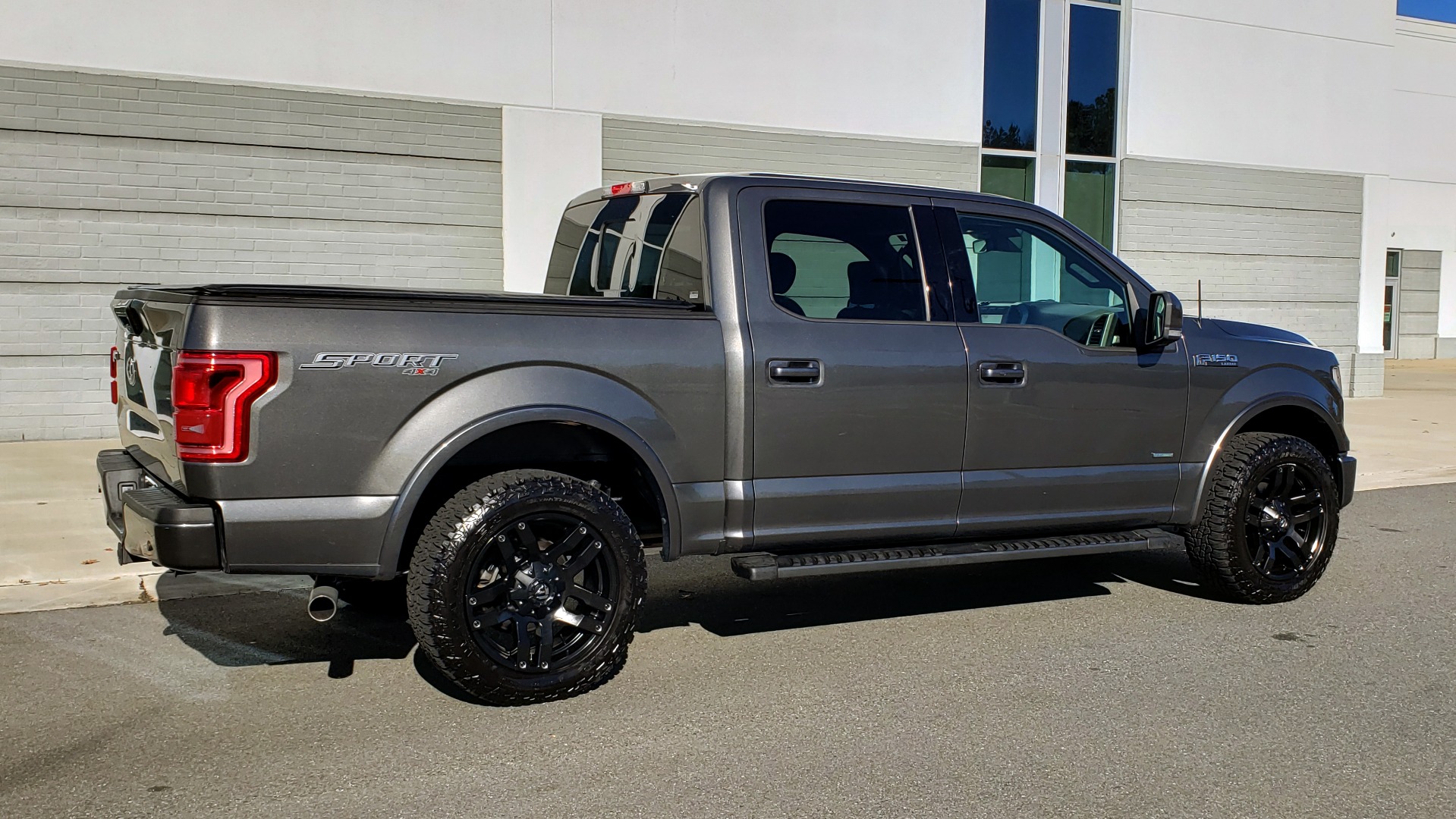 Used 2017 Ford F-150 LARIAT 4X4 SUPERCREW / 3.5L ECOBOOST / 10-SPD AUTO / NAV / SONY / REARVIEW for sale Sold at Formula Imports in Charlotte NC 28227 8