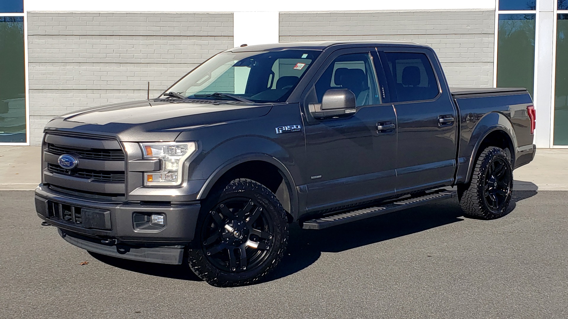 Used 2017 Ford F-150 LARIAT 4X4 SUPERCREW / 3.5L ECOBOOST / 10-SPD AUTO / NAV / SONY / REARVIEW for sale Sold at Formula Imports in Charlotte NC 28227 1