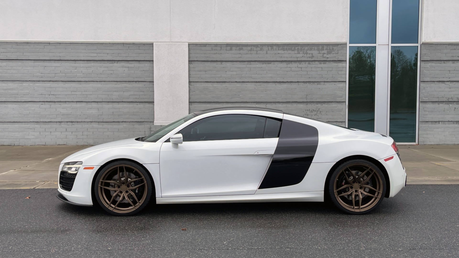 Used 2014 Audi R8 V10 for sale Sold at Formula Imports in Charlotte NC 28227 3