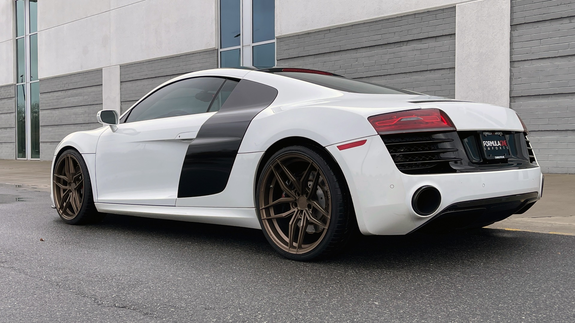 Used 2014 Audi R8 V10 for sale Sold at Formula Imports in Charlotte NC 28227 4