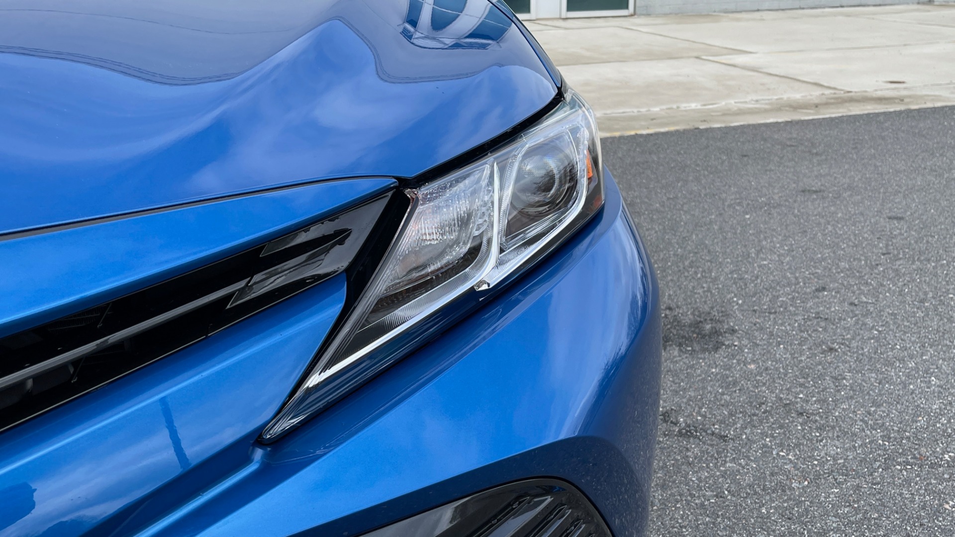 Used 2020 Toyota CAMRY LE 2.5L SEDAN / 8-SPD AUTO / FWD / 17-INCH ALLOY WHEELS for sale Sold at Formula Imports in Charlotte NC 28227 11