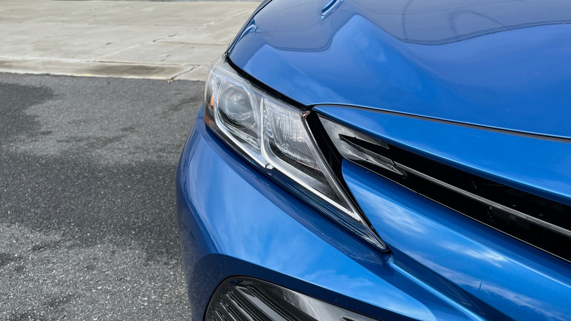 Used 2020 Toyota CAMRY LE 2.5L SEDAN / 8-SPD AUTO / FWD / 17-INCH ALLOY WHEELS for sale Sold at Formula Imports in Charlotte NC 28227 12