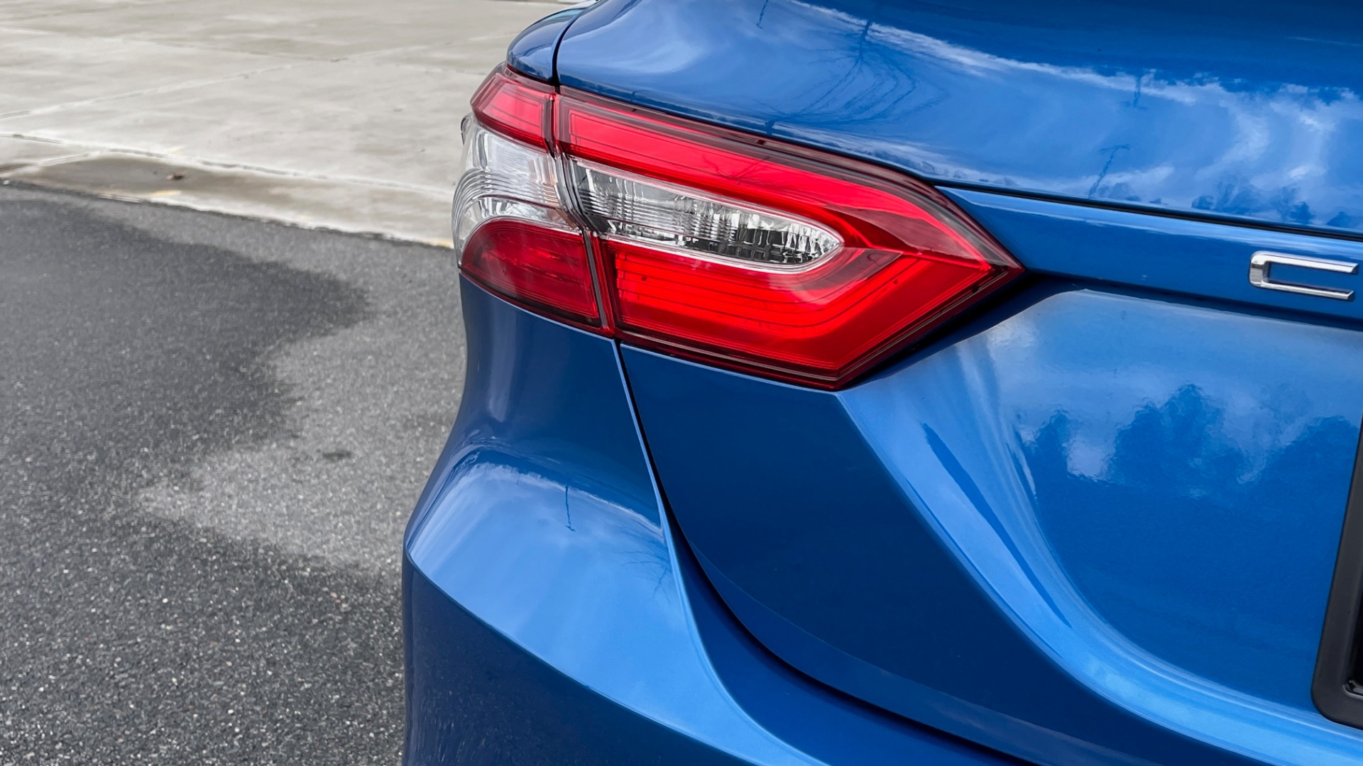Used 2020 Toyota CAMRY LE 2.5L SEDAN / 8-SPD AUTO / FWD / 17-INCH ALLOY WHEELS for sale Sold at Formula Imports in Charlotte NC 28227 22