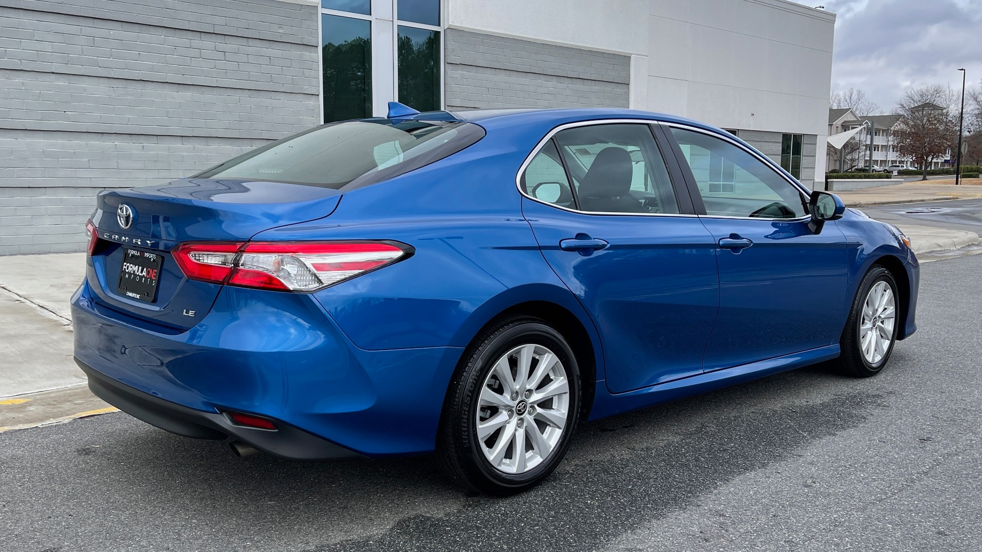 Used 2020 Toyota CAMRY LE 2.5L SEDAN / 8-SPD AUTO / FWD / 17-INCH ALLOY WHEELS for sale Sold at Formula Imports in Charlotte NC 28227 6