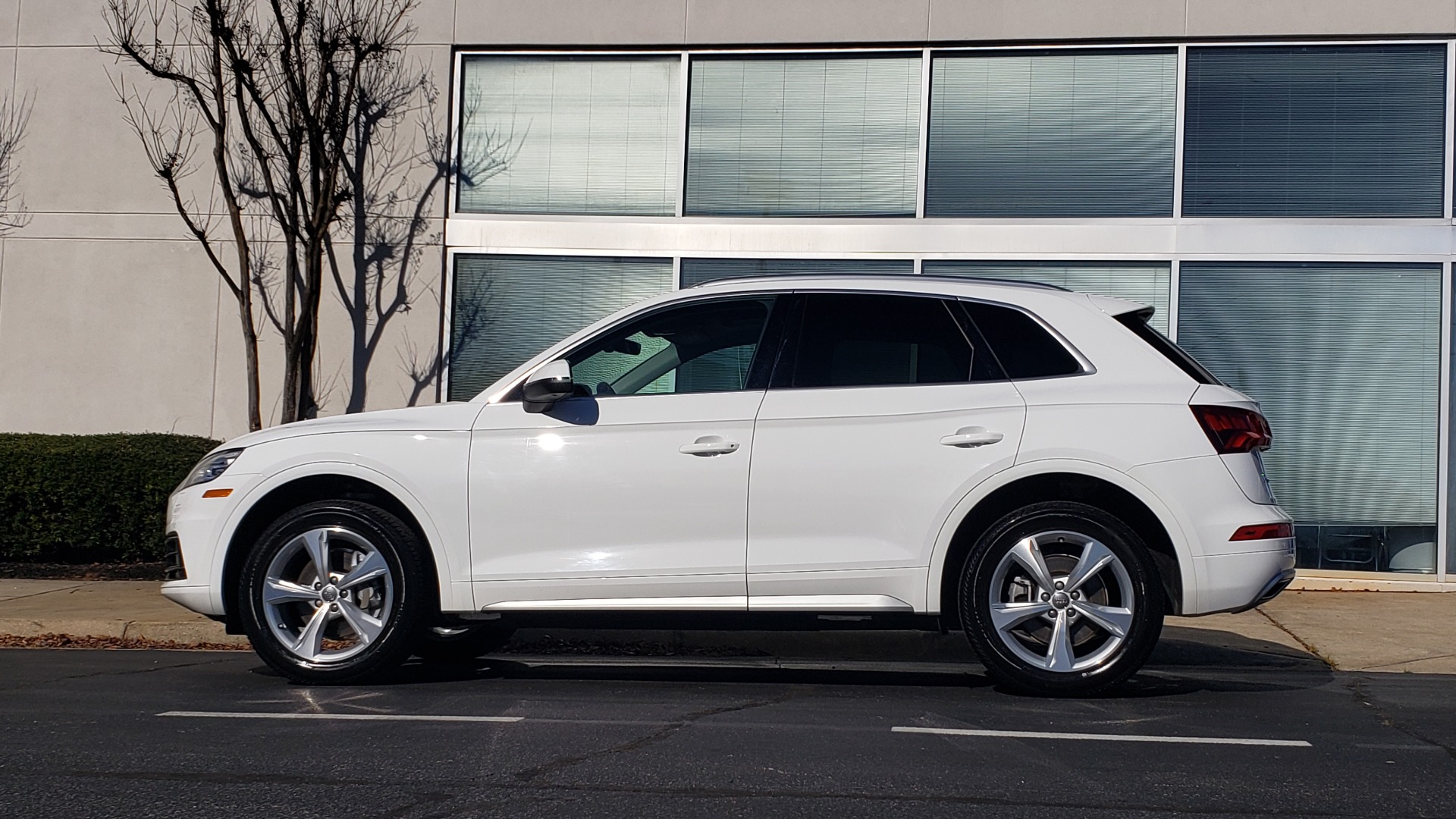 Used 2019 Audi Q5 PREMIUM PLUS 2.0L / AWD / NAV / PANO-ROOF / DRVR ASST / REARVIEW for sale $38,795 at Formula Imports in Charlotte NC 28227 3