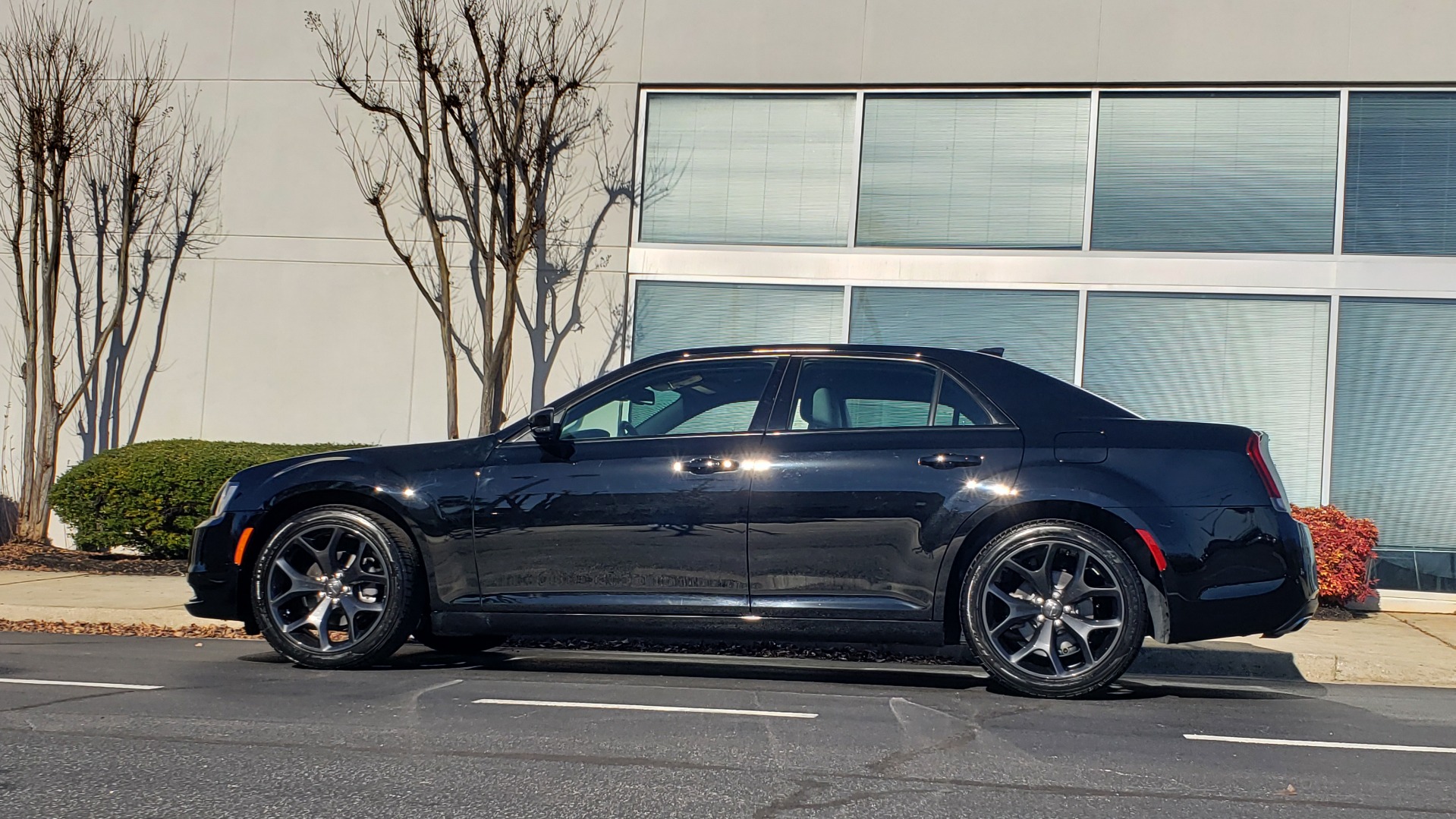 Used 2021 Chrysler 300 S 3.6L SEDAN / AUTO / NAV / HTD STS / UCONNECT 8.4-IN DISPLAY / REARVIEW for sale $34,695 at Formula Imports in Charlotte NC 28227 3