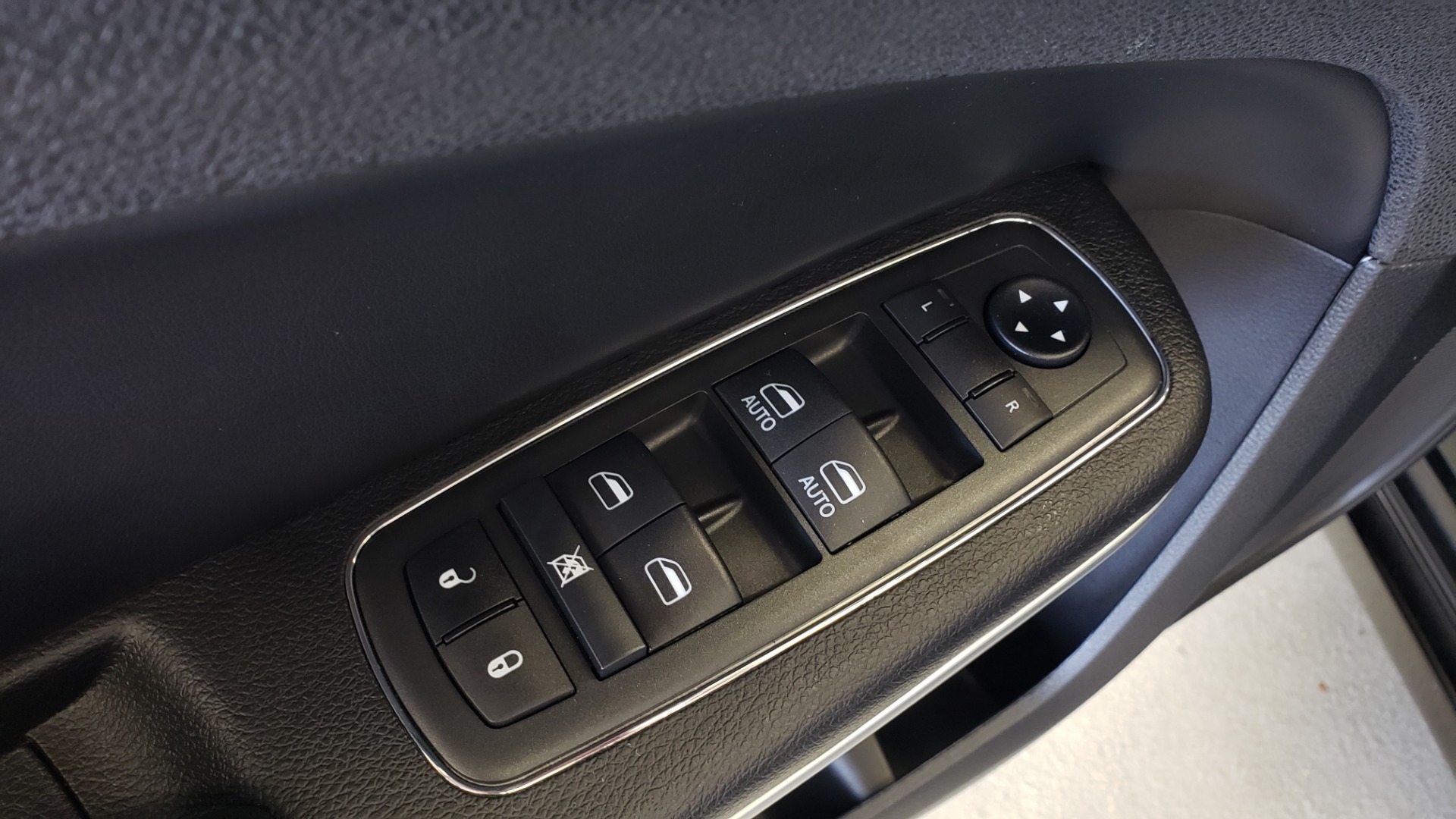 Used 2021 Chrysler 300 S 3.6L SEDAN / AUTO / NAV / HTD STS / UCONNECT 8.4-IN DISPLAY / REARVIEW for sale Sold at Formula Imports in Charlotte NC 28227 30