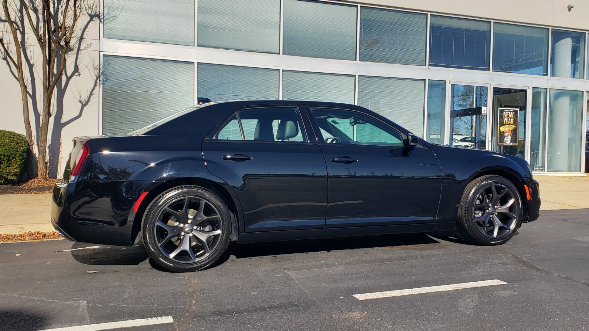 Used 2021 Chrysler 300 S 3.6L SEDAN / AUTO / NAV / HTD STS / UCONNECT 8.4-IN DISPLAY / REARVIEW for sale $34,695 at Formula Imports in Charlotte NC 28227 6