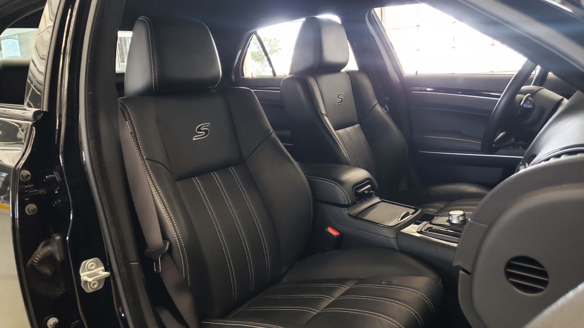 Used 2021 Chrysler 300 S 3.6L SEDAN / AUTO / NAV / HTD STS / UCONNECT 8.4-IN DISPLAY / REARVIEW for sale $34,695 at Formula Imports in Charlotte NC 28227 66