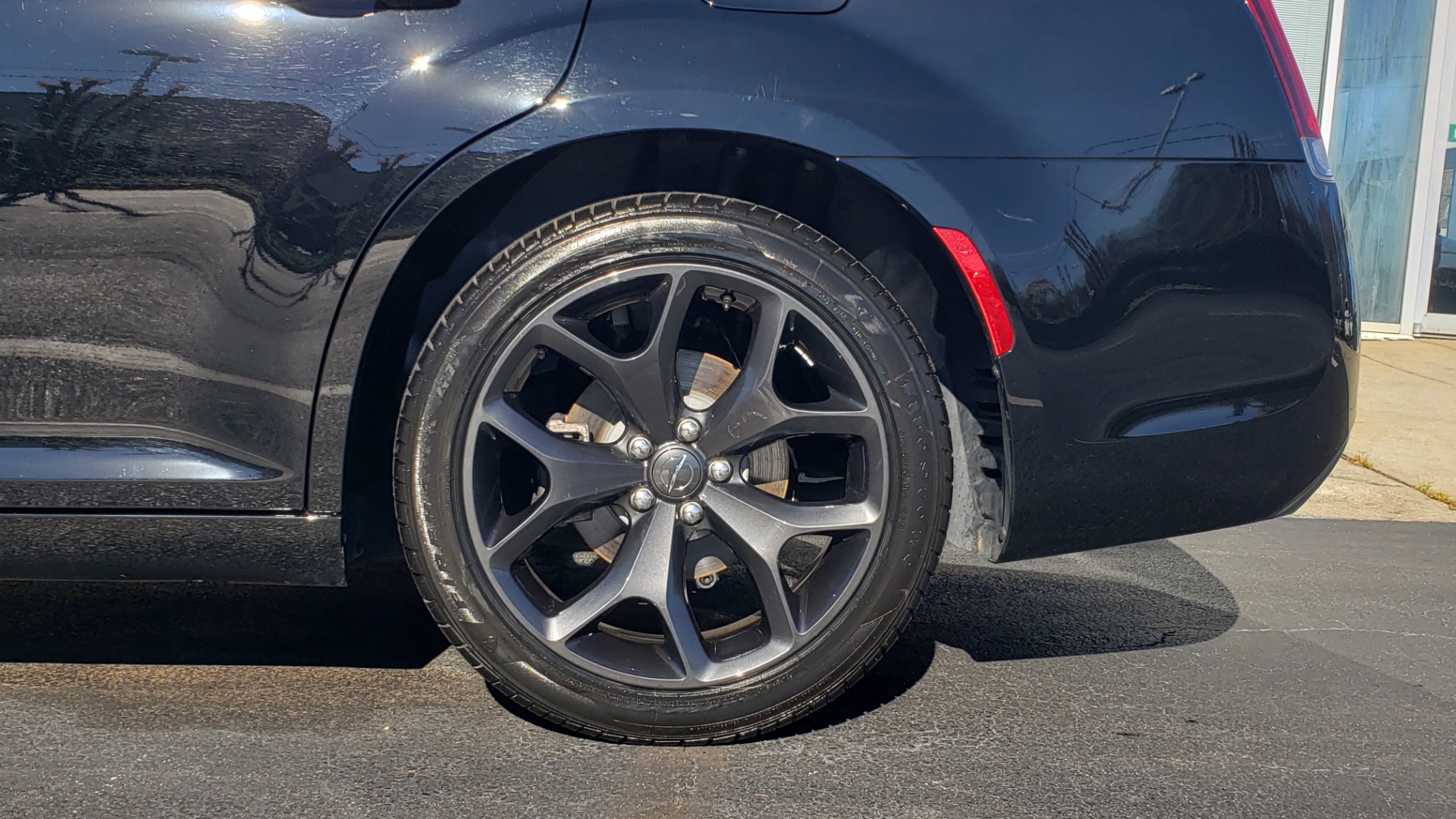 Used 2021 Chrysler 300 S 3.6L SEDAN / AUTO / NAV / HTD STS / UCONNECT 8.4-IN DISPLAY / REARVIEW for sale $34,695 at Formula Imports in Charlotte NC 28227 77