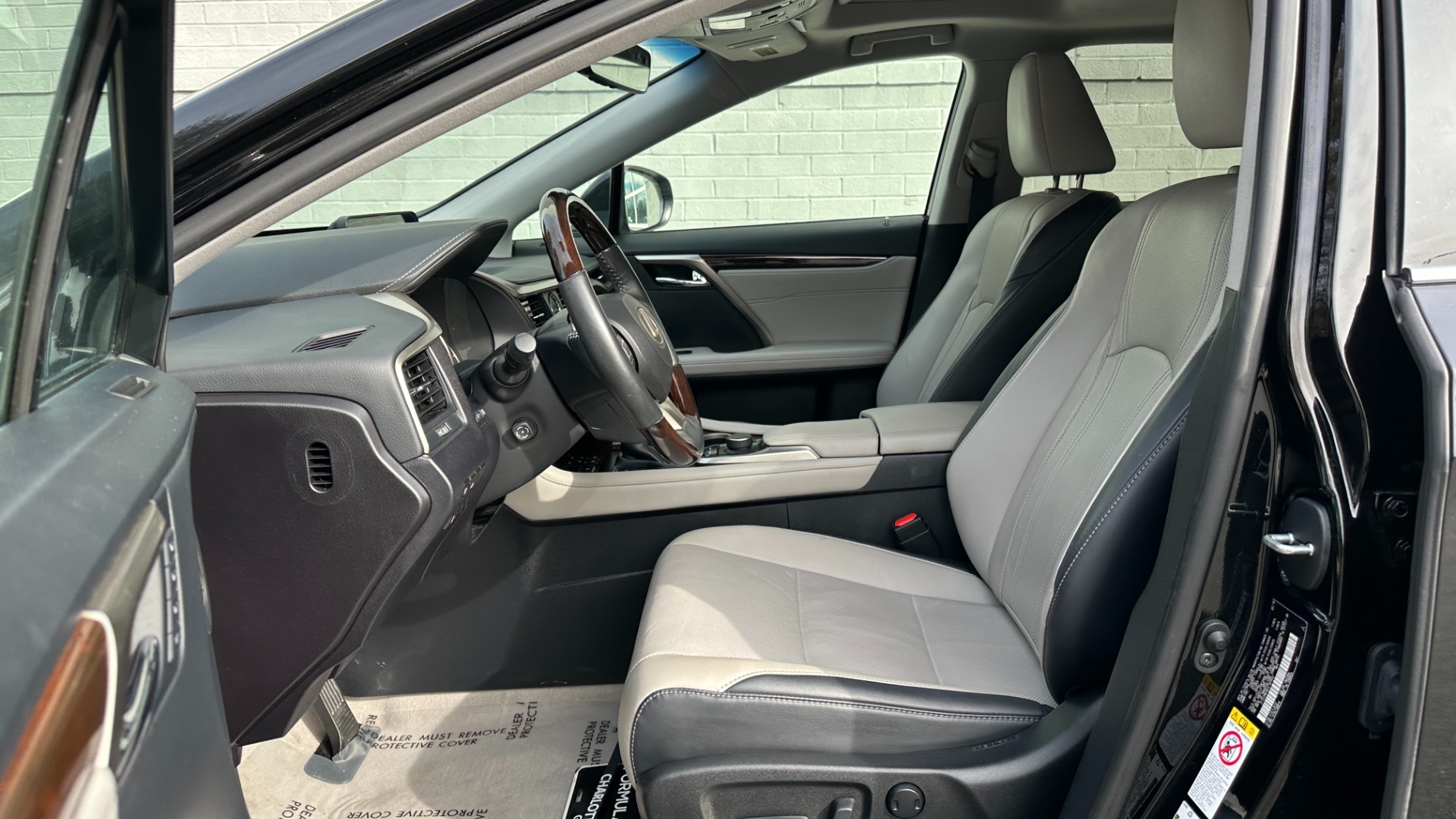 Used 2018 Lexus RX 350 3.5L V6 / PREMIUM / BLIND SPOT MONITOR / VENT STS / REARVIEW for sale $40,995 at Formula Imports in Charlotte NC 28227 10