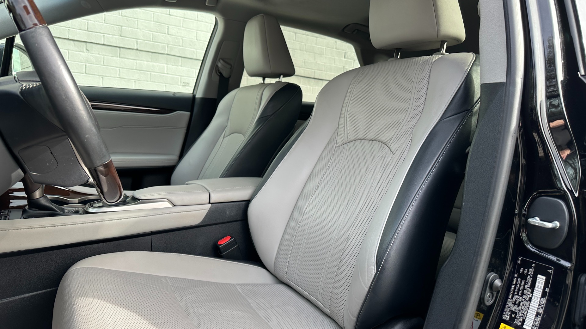 Used 2018 Lexus RX 350 3.5L V6 / PREMIUM / BLIND SPOT MONITOR / VENT STS / REARVIEW for sale $40,995 at Formula Imports in Charlotte NC 28227 11