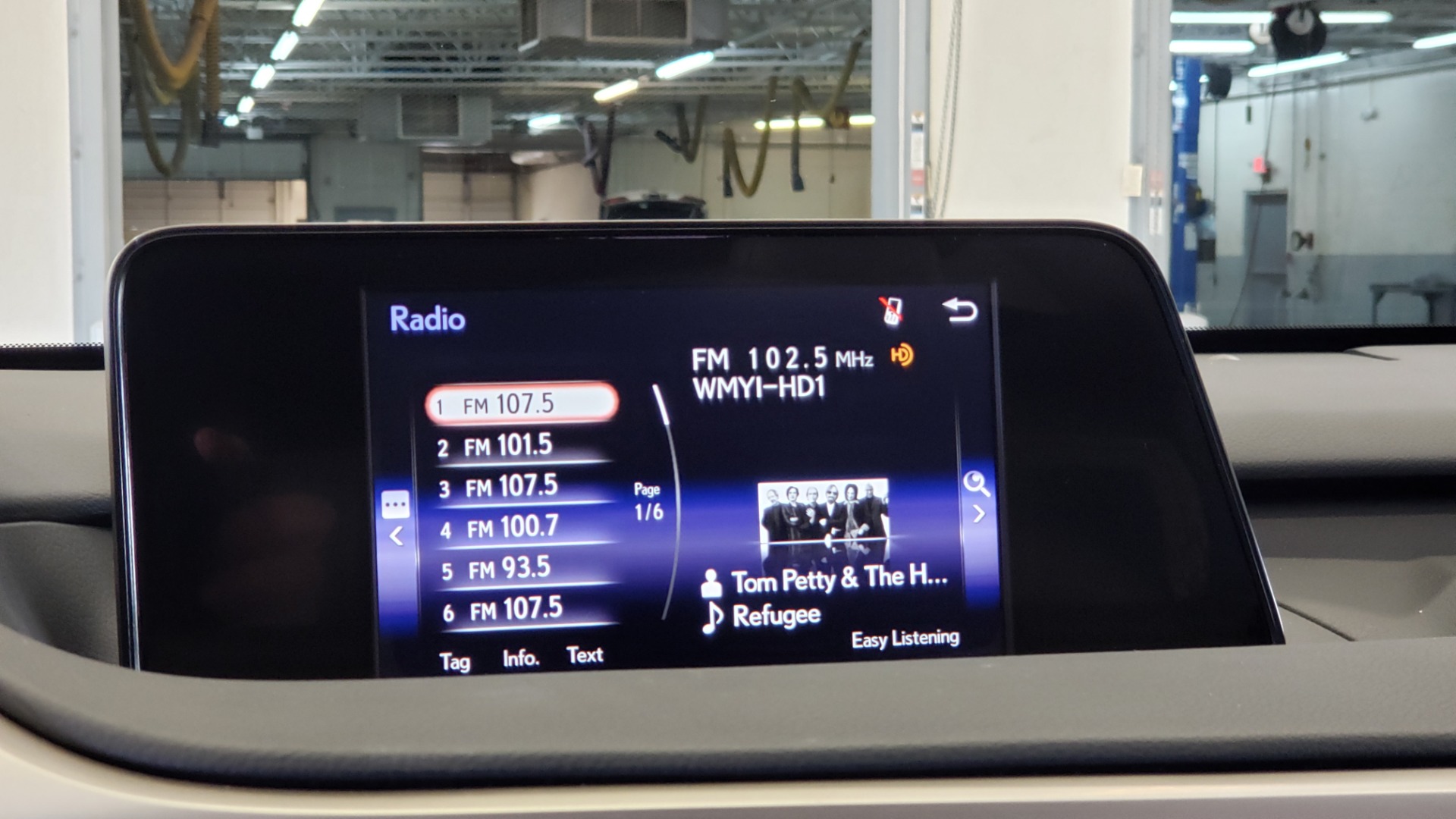 Used 2018 Lexus RX 350 3.5L V6 / PREMIUM / BLIND SPOT MONITOR / VENT STS / REARVIEW for sale $40,995 at Formula Imports in Charlotte NC 28227 13