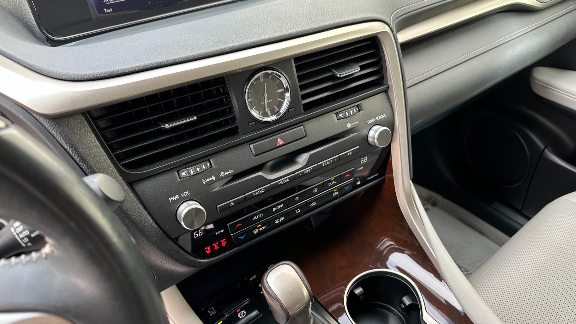 Used 2018 Lexus RX 350 3.5L V6 / PREMIUM / BLIND SPOT MONITOR / VENT STS / REARVIEW for sale $40,995 at Formula Imports in Charlotte NC 28227 16