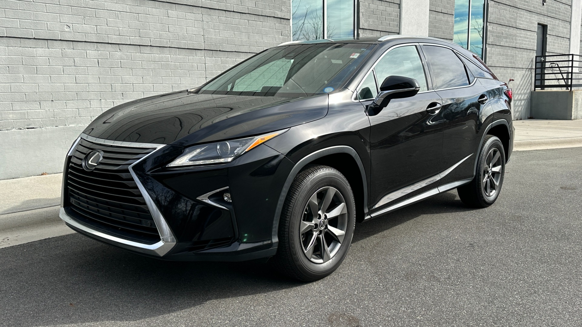 Used 2018 Lexus RX 350 3.5L V6 / PREMIUM / BLIND SPOT MONITOR / VENT STS / REARVIEW for sale $40,995 at Formula Imports in Charlotte NC 28227 2