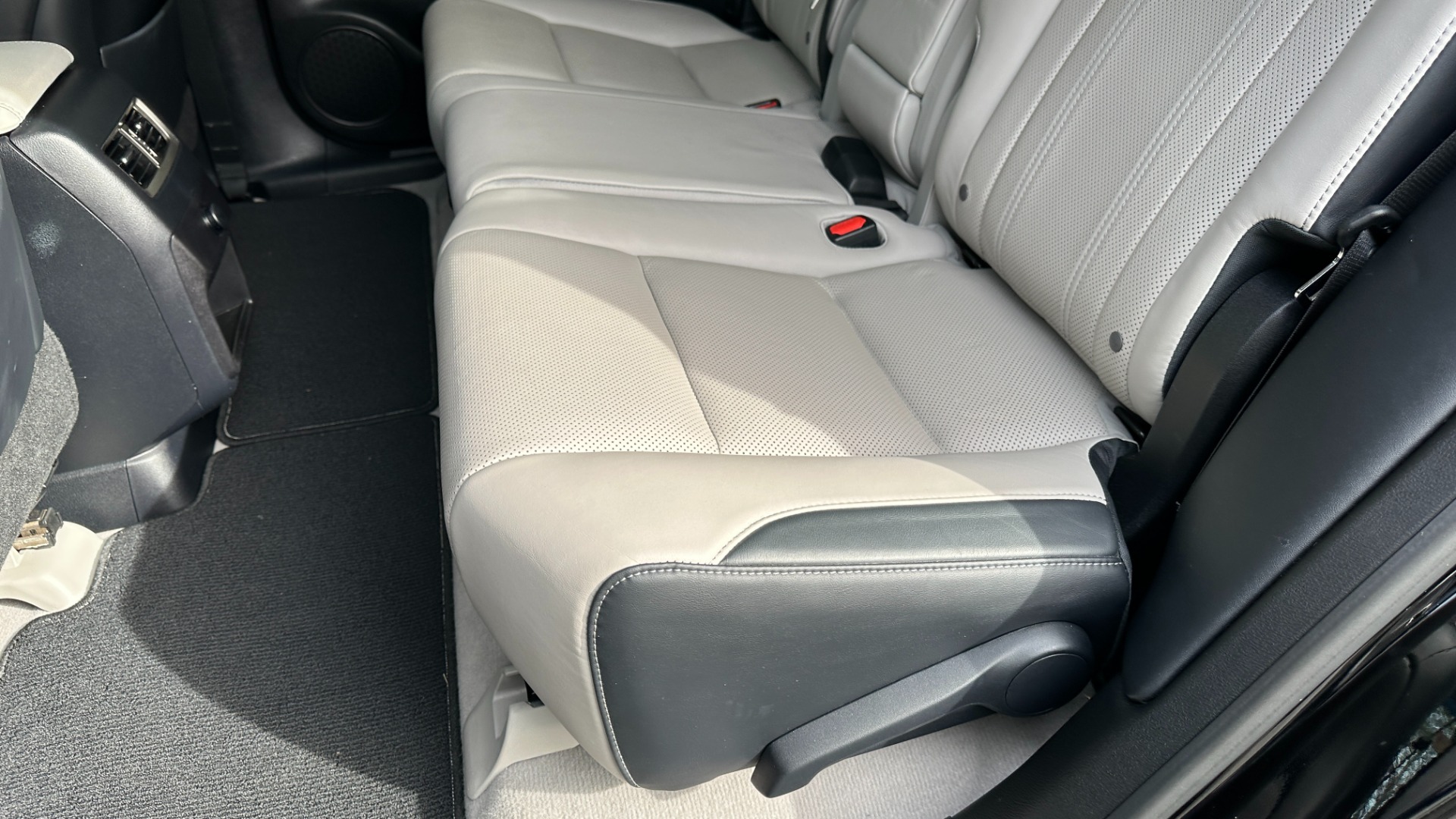 Used 2018 Lexus RX 350 3.5L V6 / PREMIUM / BLIND SPOT MONITOR / VENT STS / REARVIEW for sale $40,995 at Formula Imports in Charlotte NC 28227 22