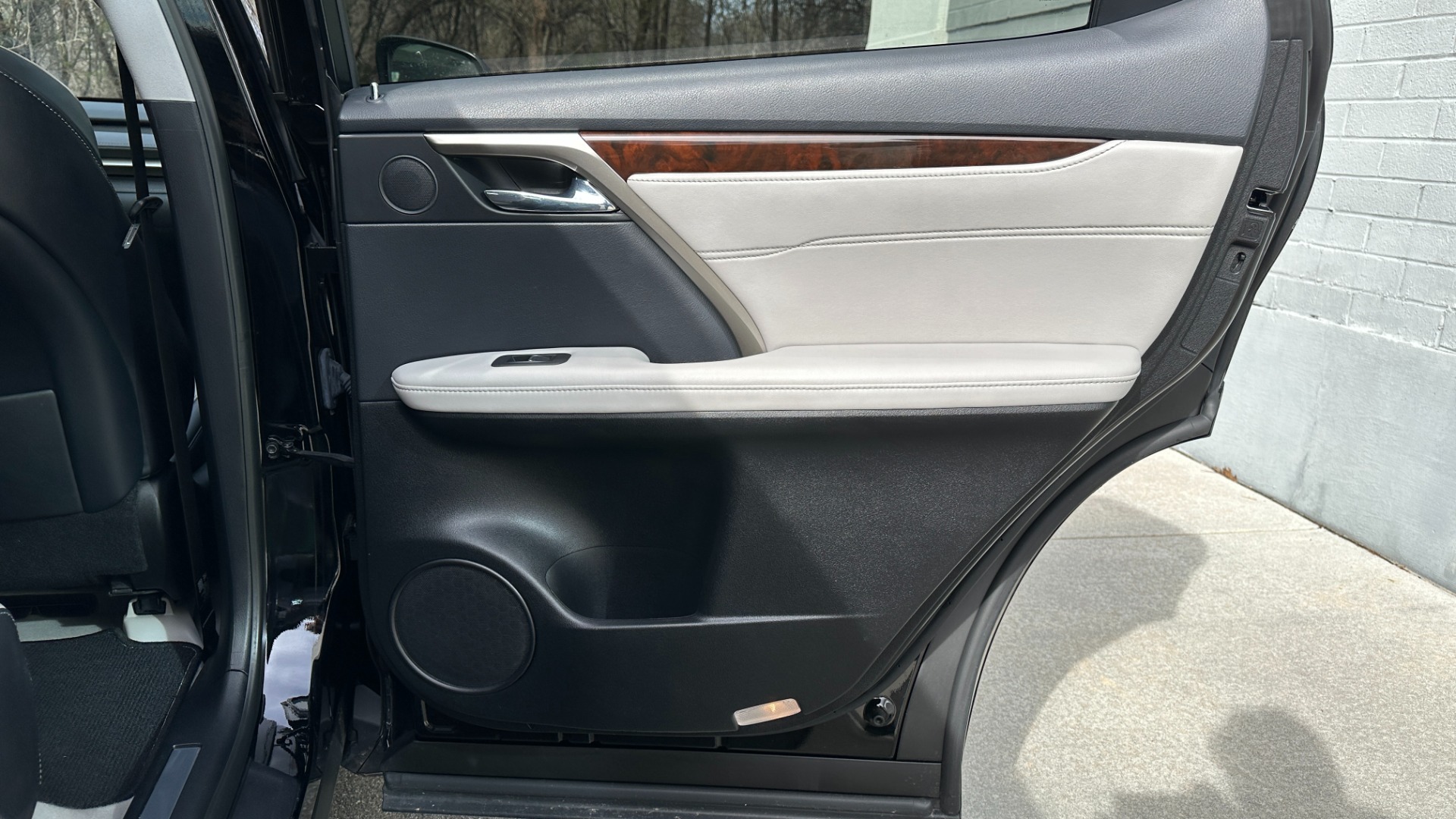 Used 2018 Lexus RX 350 3.5L V6 / PREMIUM / BLIND SPOT MONITOR / VENT STS / REARVIEW for sale $40,995 at Formula Imports in Charlotte NC 28227 24