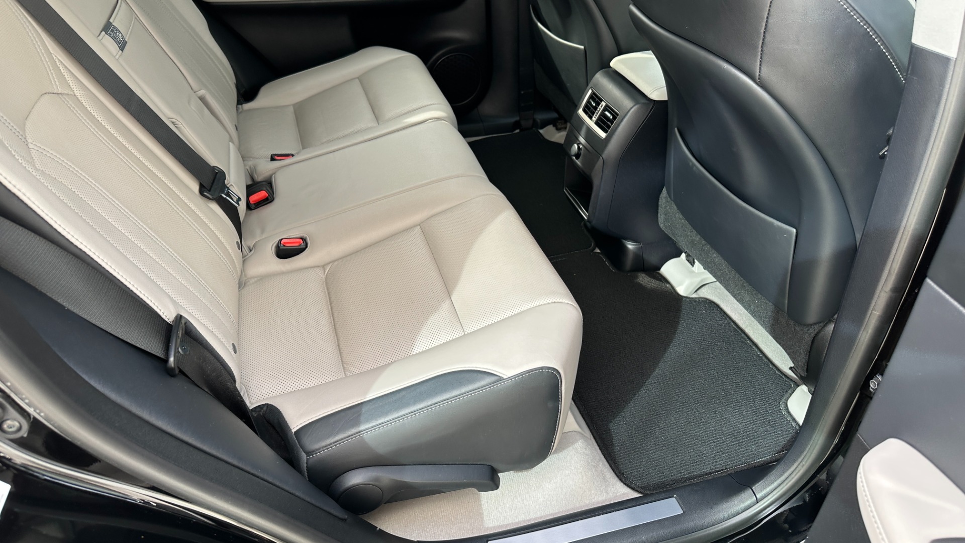 Used 2018 Lexus RX 350 3.5L V6 / PREMIUM / BLIND SPOT MONITOR / VENT STS / REARVIEW for sale $40,995 at Formula Imports in Charlotte NC 28227 25