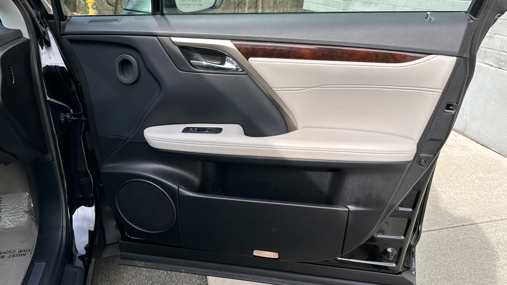 Used 2018 Lexus RX 350 3.5L V6 / PREMIUM / BLIND SPOT MONITOR / VENT STS / REARVIEW for sale $40,995 at Formula Imports in Charlotte NC 28227 27