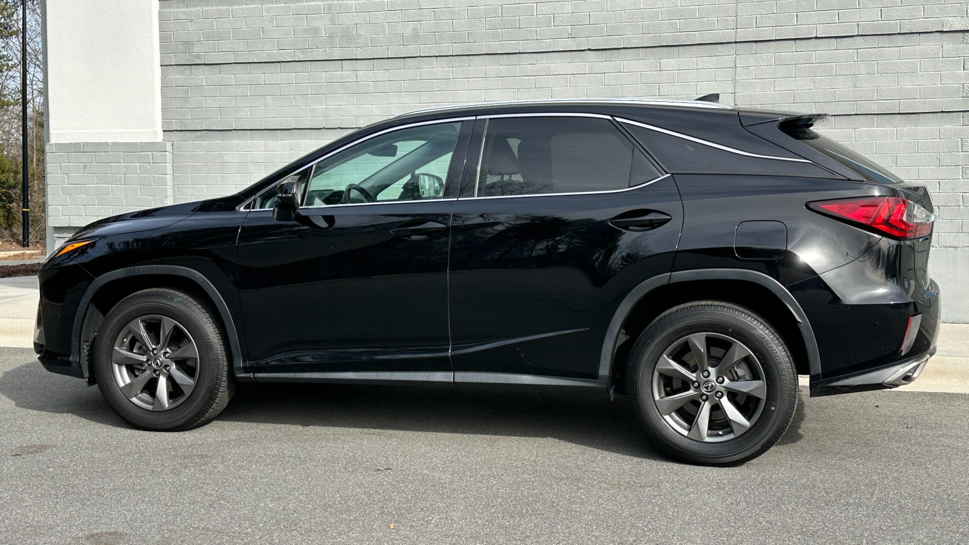 Used 2018 Lexus RX 350 3.5L V6 / PREMIUM / BLIND SPOT MONITOR / VENT STS / REARVIEW for sale $40,995 at Formula Imports in Charlotte NC 28227 3