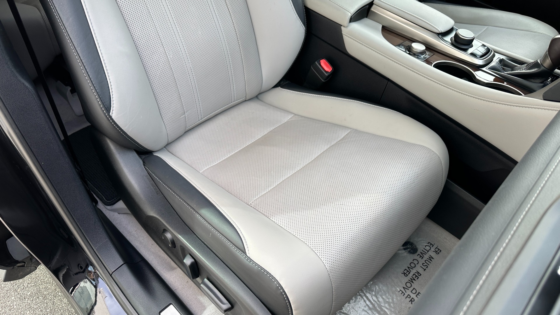 Used 2018 Lexus RX 350 3.5L V6 / PREMIUM / BLIND SPOT MONITOR / VENT STS / REARVIEW for sale $40,995 at Formula Imports in Charlotte NC 28227 31