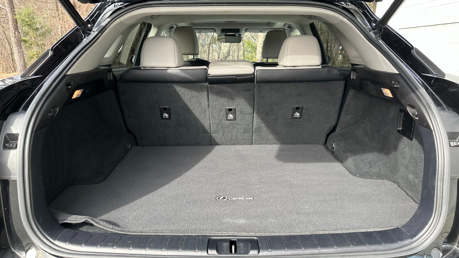 Used 2018 Lexus RX 350 3.5L V6 / PREMIUM / BLIND SPOT MONITOR / VENT STS / REARVIEW for sale $40,995 at Formula Imports in Charlotte NC 28227 32