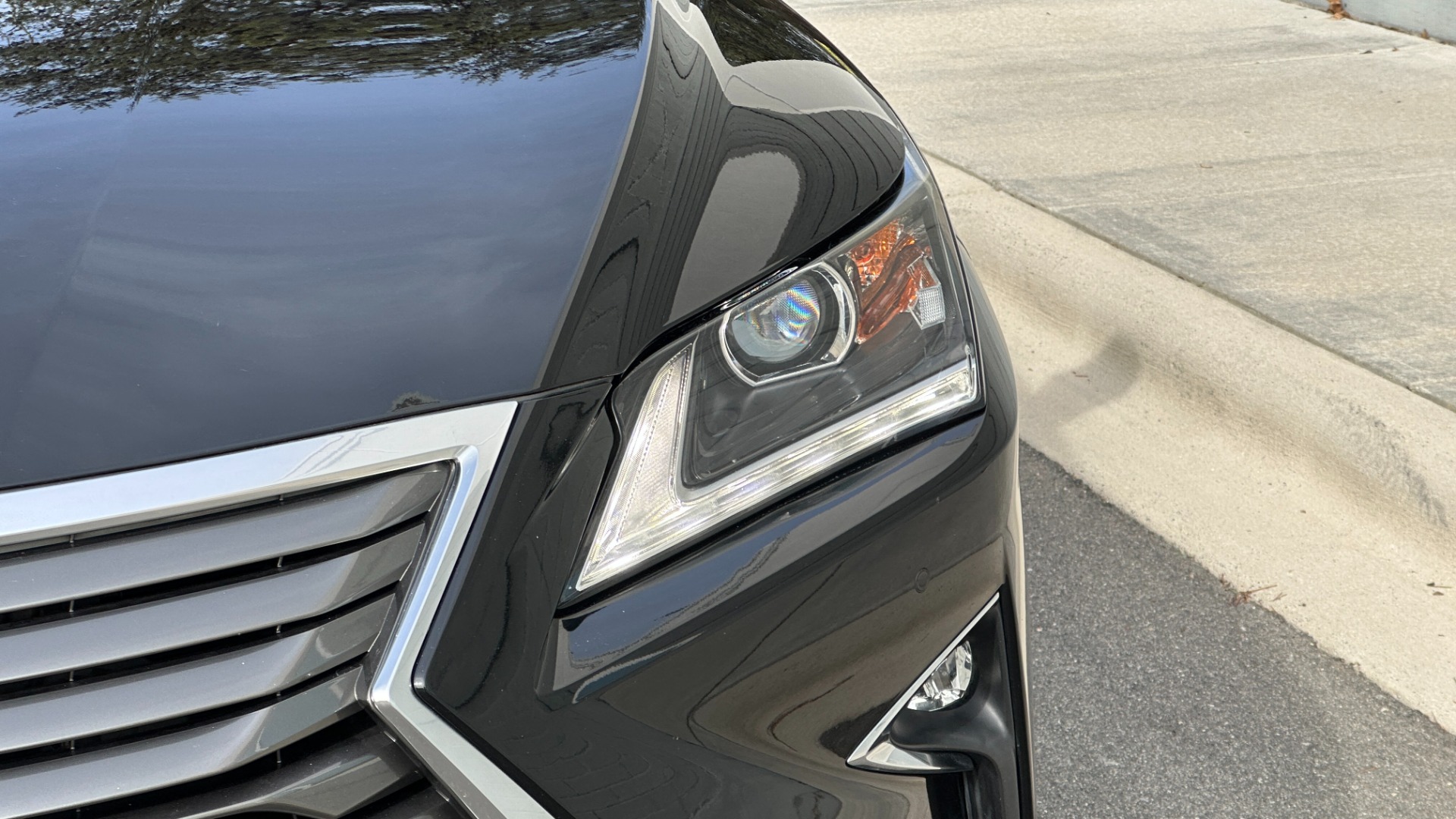 Used 2018 Lexus RX 350 3.5L V6 / PREMIUM / BLIND SPOT MONITOR / VENT STS / REARVIEW for sale $40,995 at Formula Imports in Charlotte NC 28227 46