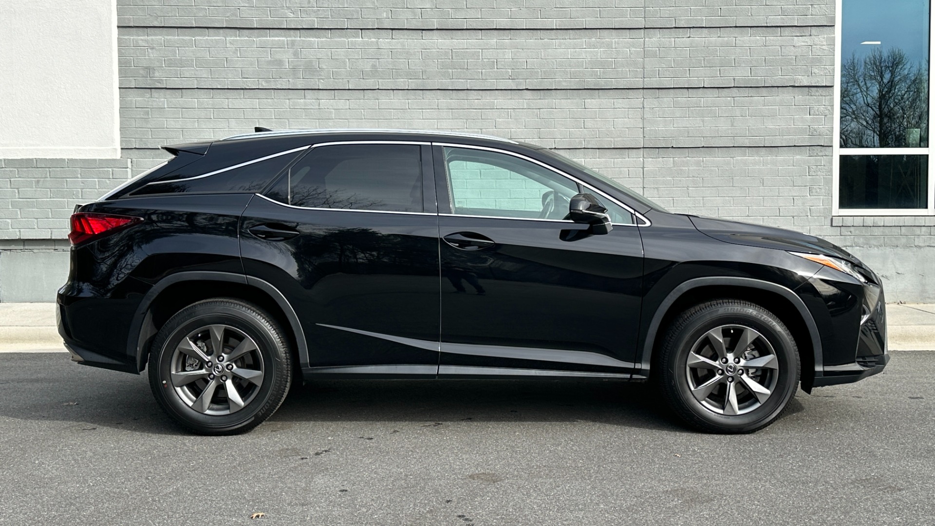 Used 2018 Lexus RX 350 3.5L V6 / PREMIUM / BLIND SPOT MONITOR / VENT STS / REARVIEW for sale $40,995 at Formula Imports in Charlotte NC 28227 6