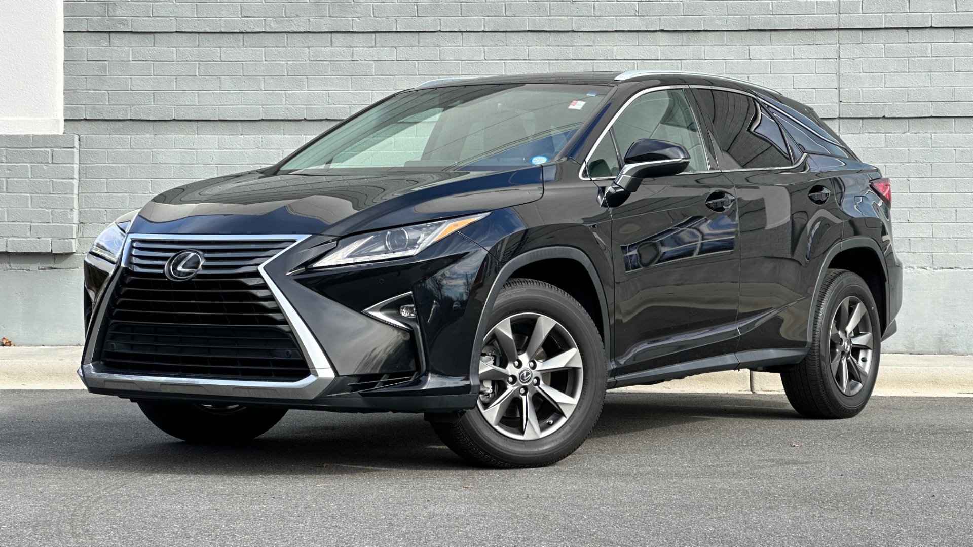 Used 2018 Lexus RX 350 3.5L V6 / PREMIUM / BLIND SPOT MONITOR / VENT STS / REARVIEW for sale $36,200 at Formula Imports in Charlotte NC 28227 1