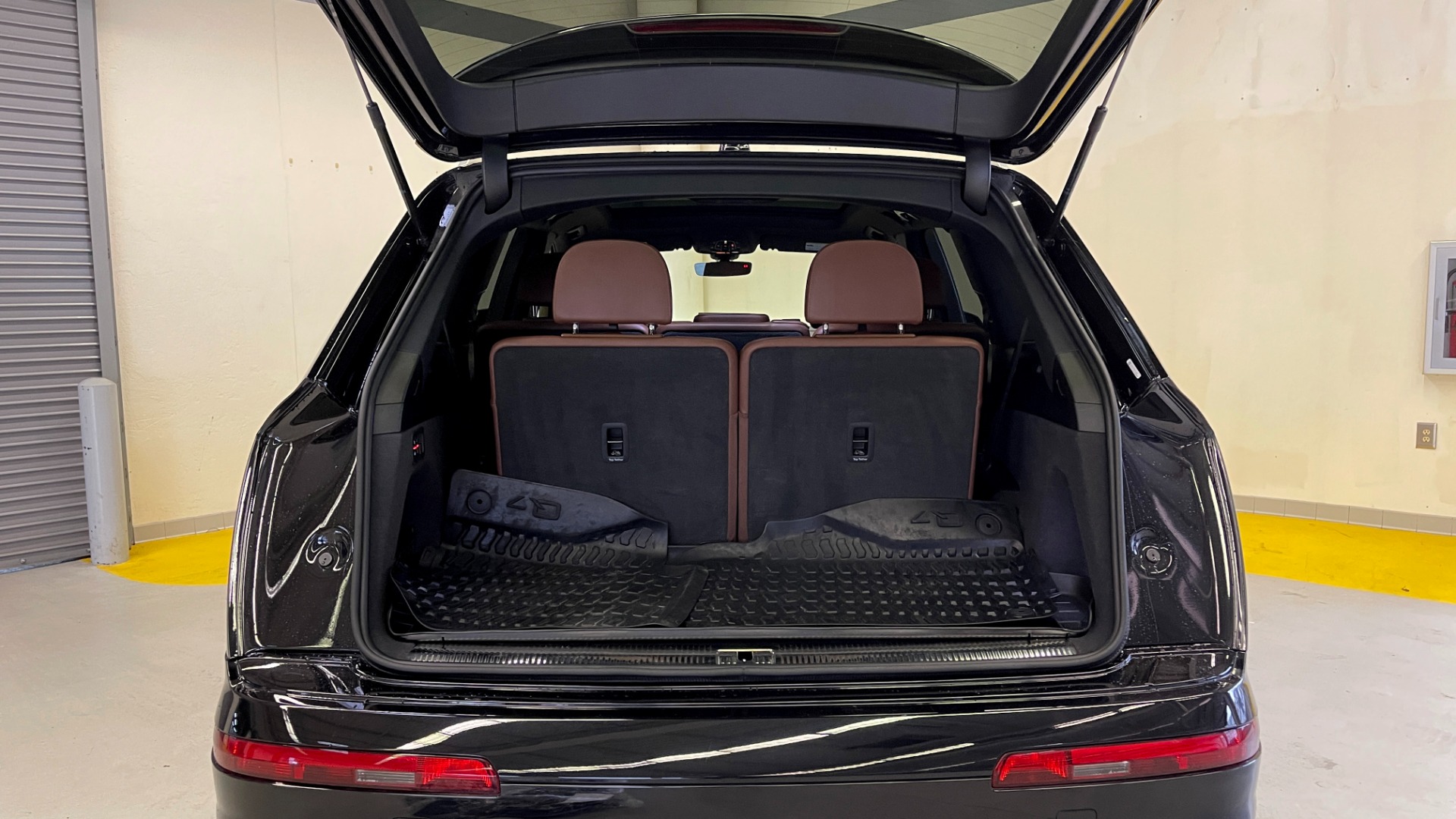 Used 2019 Audi Q7 PREMIUM PLUS / NAV / SUNROOF / DRVR ASST / COLD WTHR / 20IN WHLS / REARVIEW for sale Sold at Formula Imports in Charlotte NC 28227 16