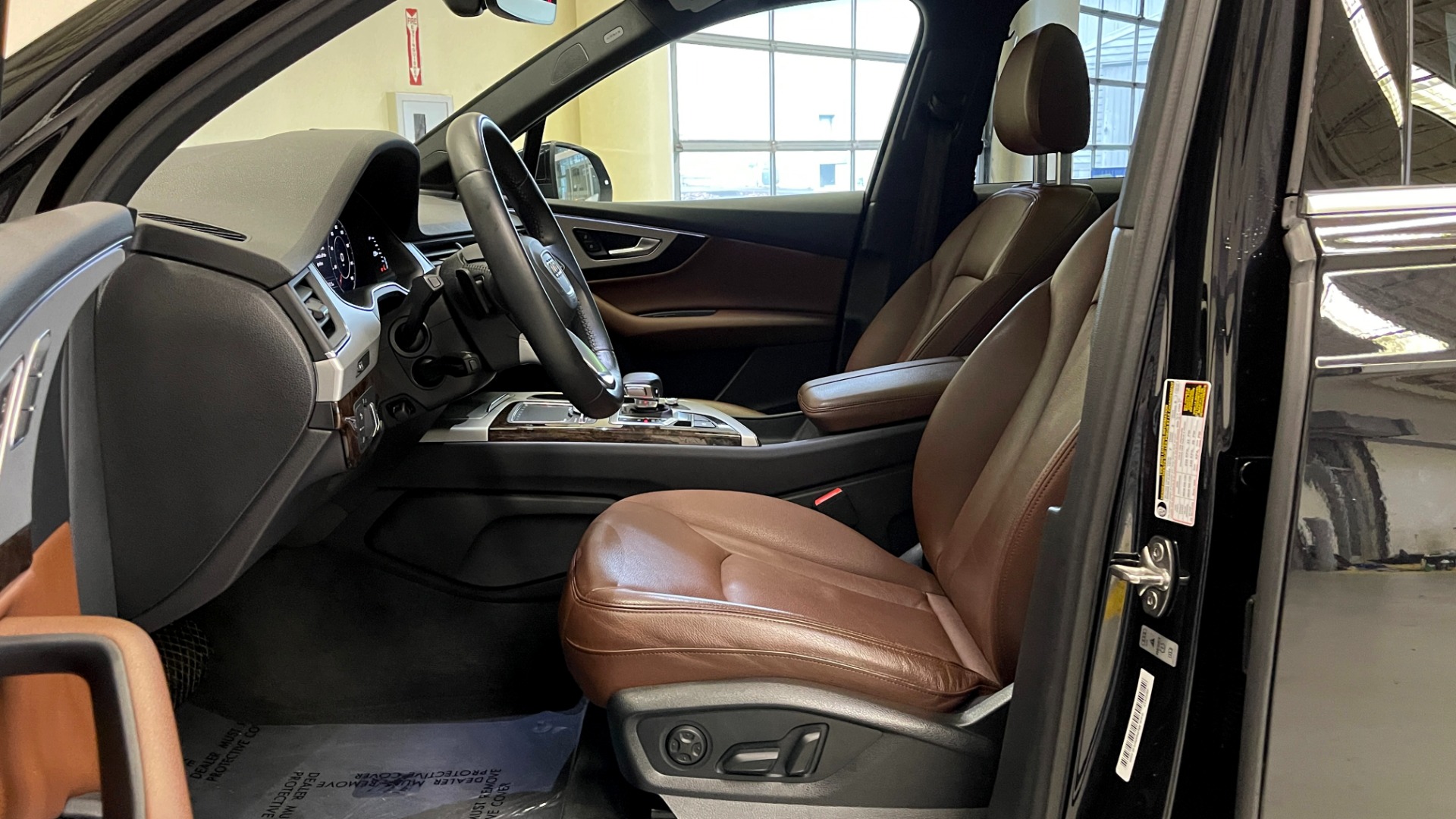 Used 2019 Audi Q7 PREMIUM PLUS / NAV / SUNROOF / DRVR ASST / COLD WTHR / 20IN WHLS / REARVIEW for sale Sold at Formula Imports in Charlotte NC 28227 26