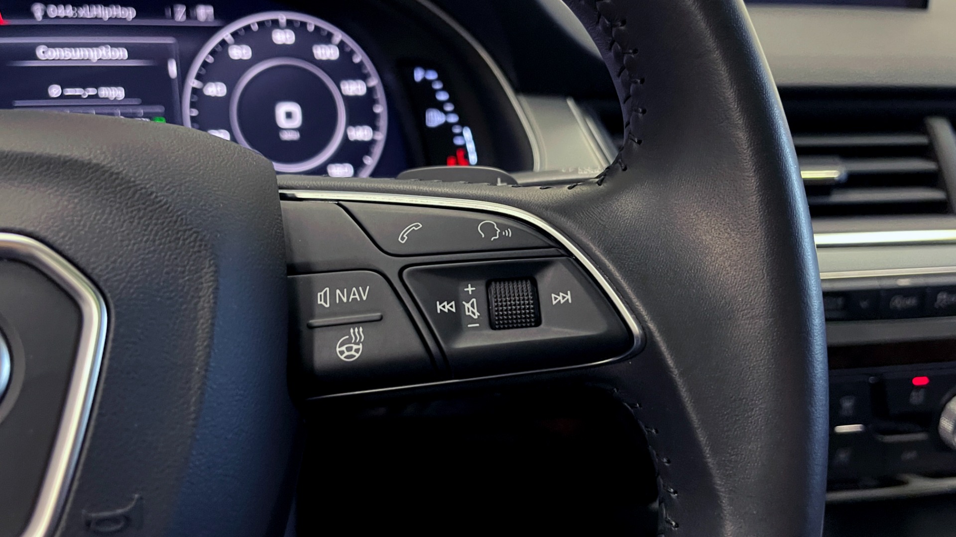 Used 2019 Audi Q7 PREMIUM PLUS / NAV / SUNROOF / DRVR ASST / COLD WTHR / 20IN WHLS / REARVIEW for sale Sold at Formula Imports in Charlotte NC 28227 30