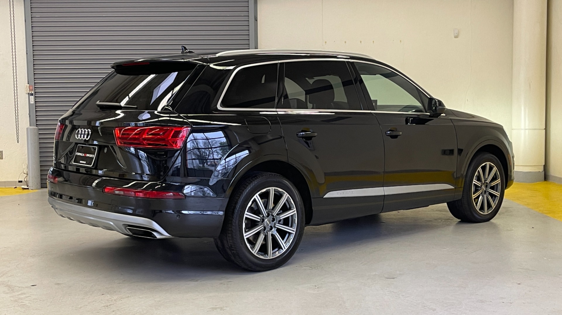 Used 2019 Audi Q7 PREMIUM PLUS / NAV / SUNROOF / DRVR ASST / COLD WTHR / 20IN WHLS / REARVIEW for sale Sold at Formula Imports in Charlotte NC 28227 4