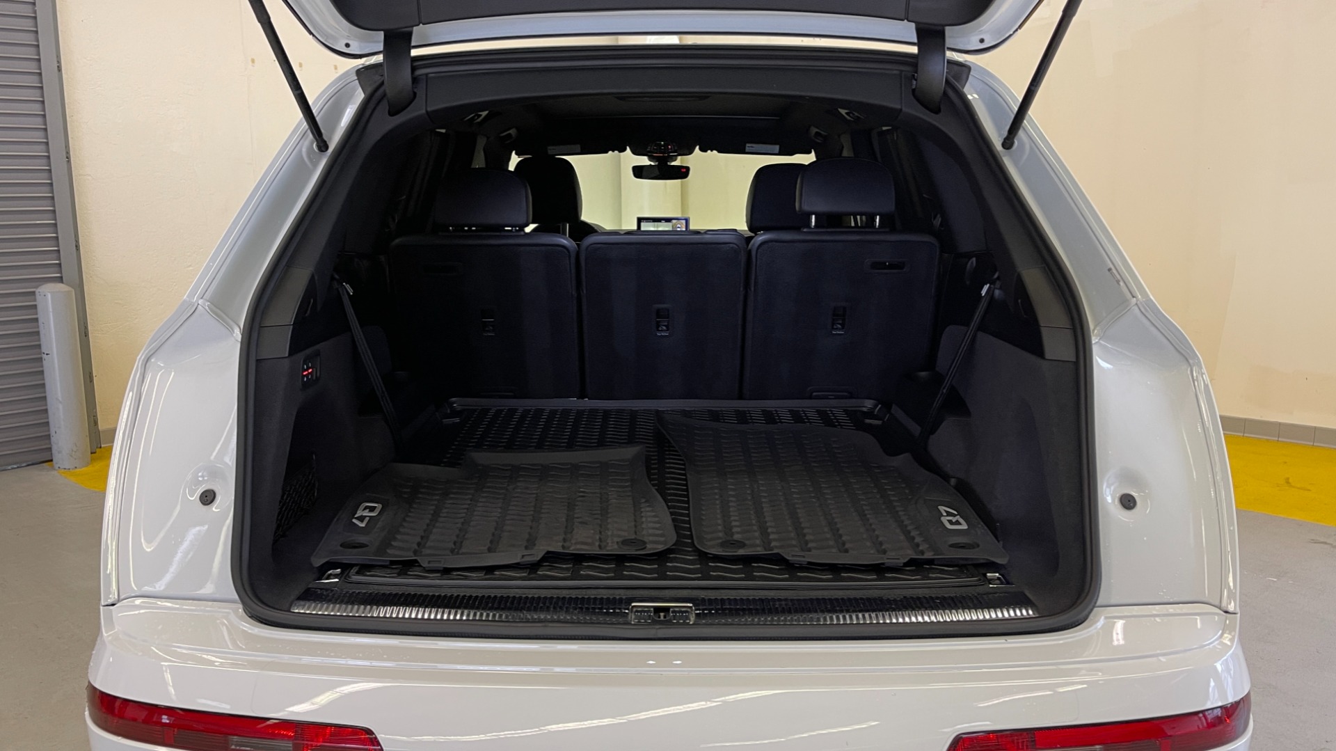 Used 2019 Audi Q7 PRESTIGE / NAV / SUNROOF / LANE ASST / TOWING / 21-IN WHLS / REA for sale $50,995 at Formula Imports in Charlotte NC 28227 16