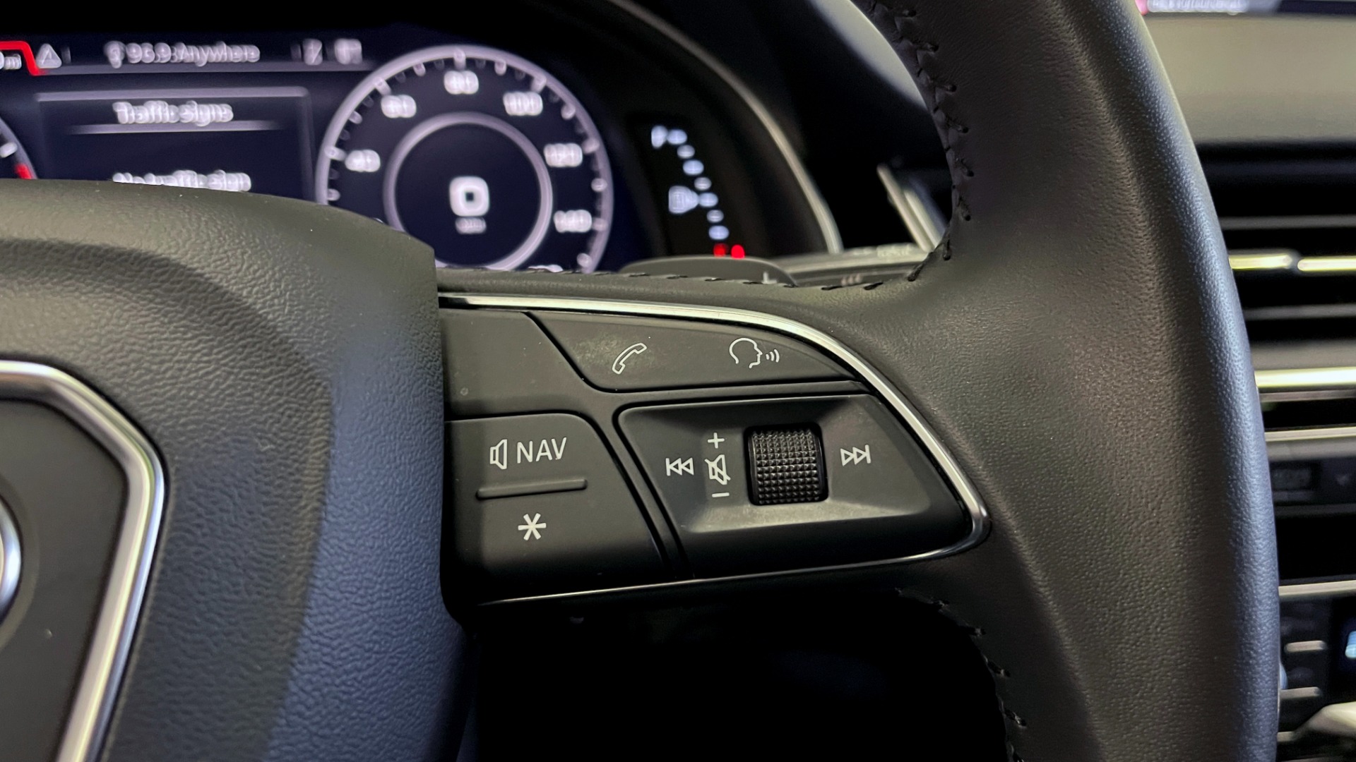 Used 2019 Audi Q7 PRESTIGE / NAV / SUNROOF / LANE ASST / TOWING / 21-IN WHLS / REA for sale $50,995 at Formula Imports in Charlotte NC 28227 30