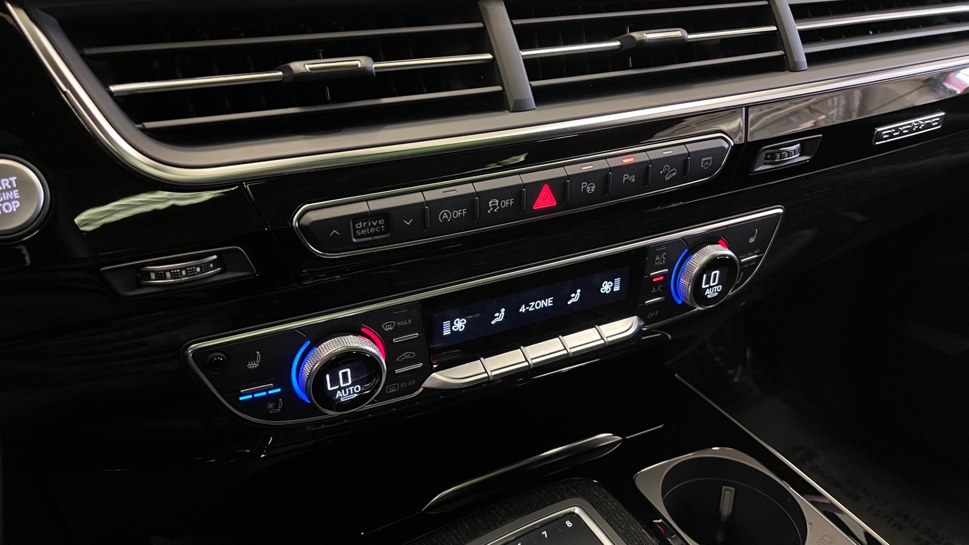 Used 2019 Audi Q7 PRESTIGE / NAV / SUNROOF / LANE ASST / TOWING / 21-IN WHLS / REA for sale $50,995 at Formula Imports in Charlotte NC 28227 38